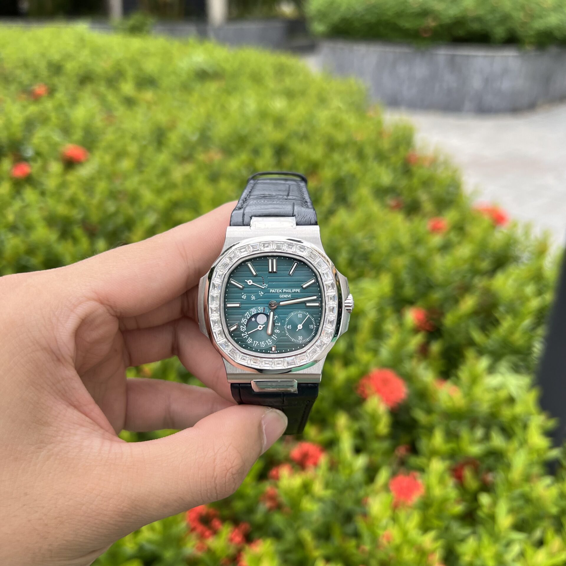 Patek Philippe Replica 11 Watch Nautilus 5722 G Moissanite Diamond Bezel 40mm - Elite Watch Atelier