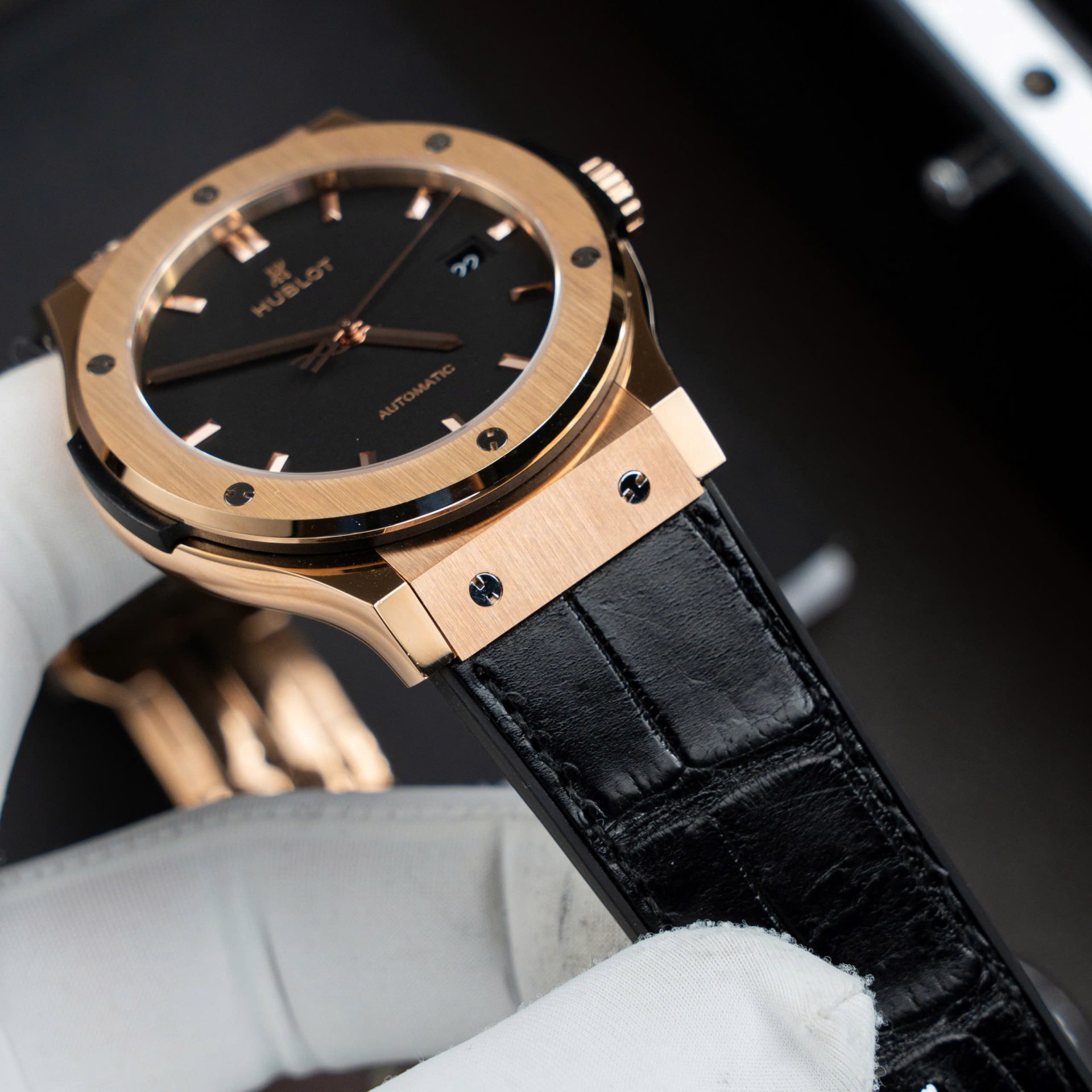 Hublot Classic Fusion King Gold Copies Watch Black Dial Movement SW300 Crocodile Leather Strap 42mm - Top club