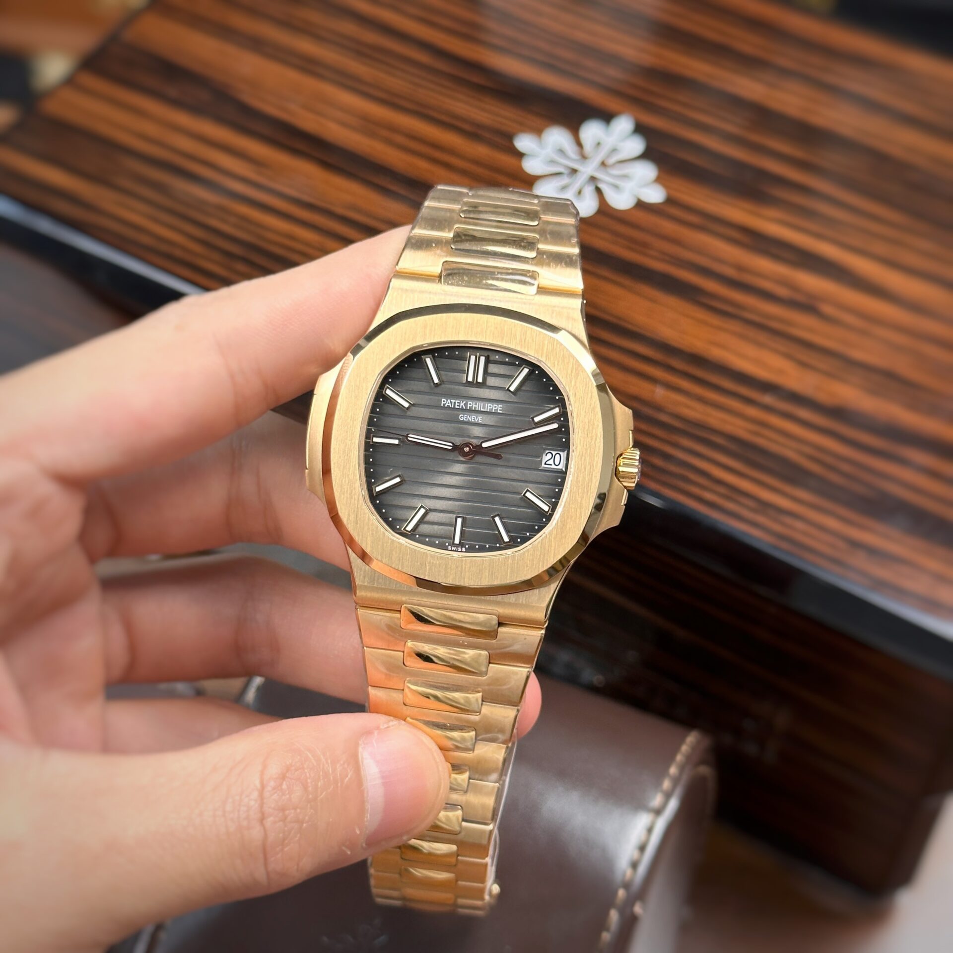 Patek Philippe Replica Watch Nautilus 5711 Dial Gray 3K Factory 40mm - Elite Watch Atelier