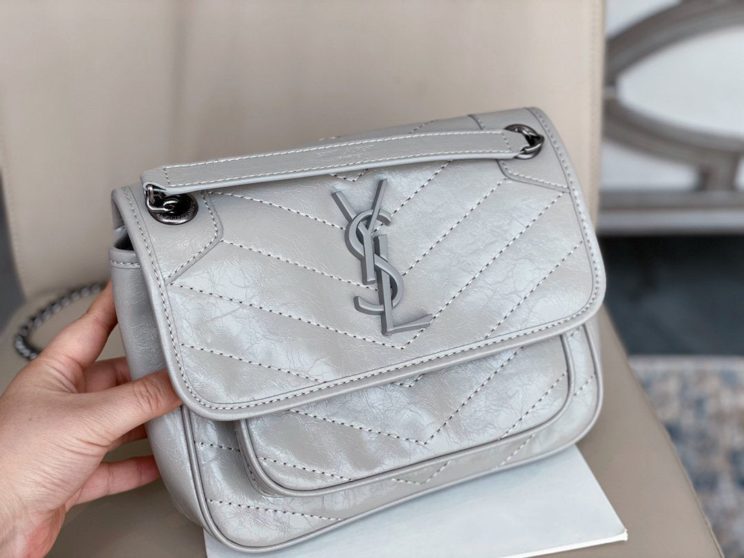 TO – Luxury Edition Bags SLY 1551:1High-quality replica