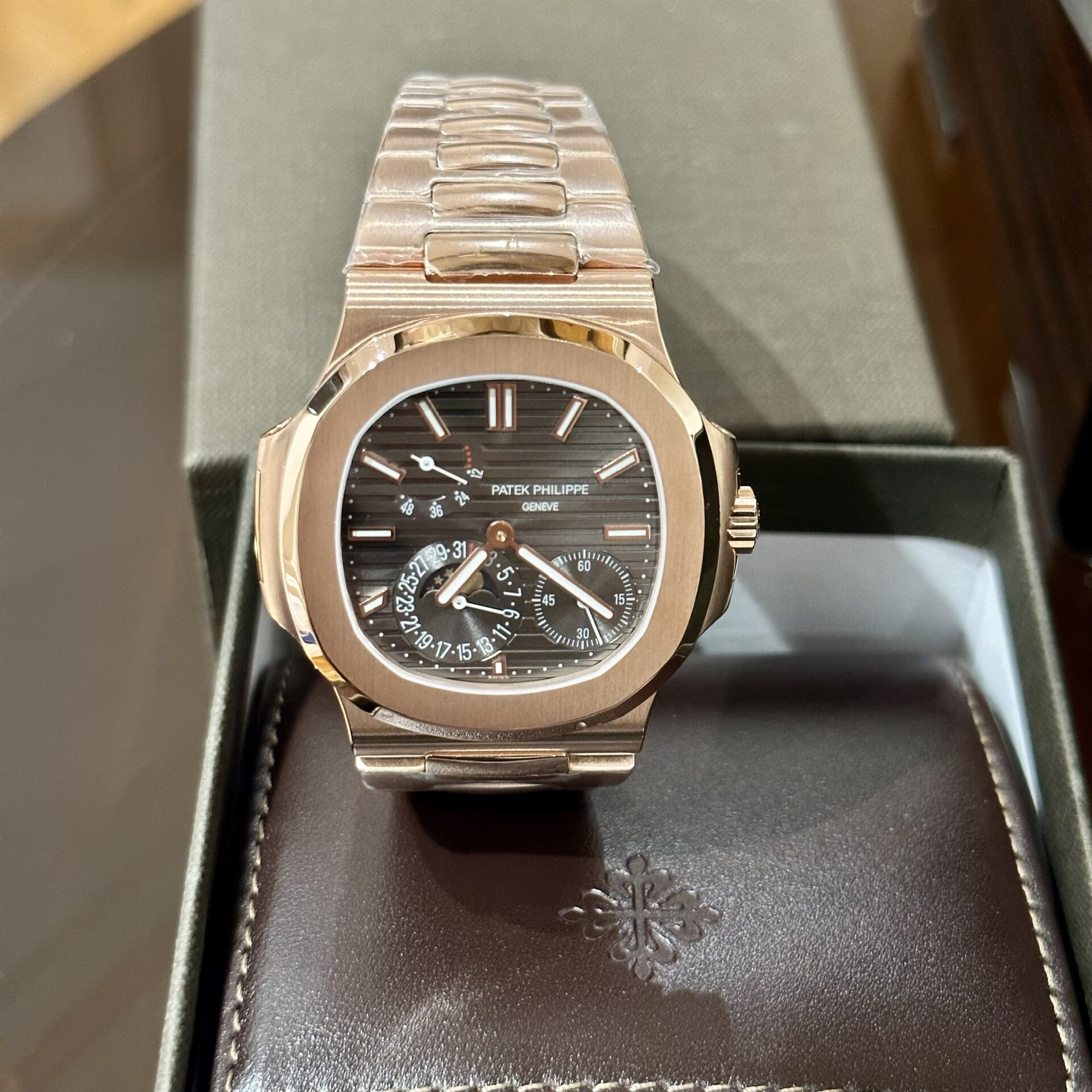 Patek Philippe Replica Watch Nautilus 5712 Rose Gold Plated Black Dial GRF 40mm - Top club