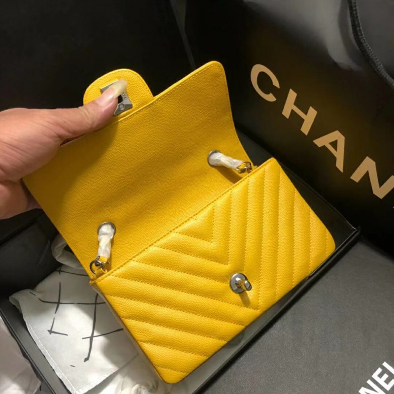 Replica Chanel Chevron Caviar Leathe 20Cm Classic Flap Bag 11161:1High-quality replica