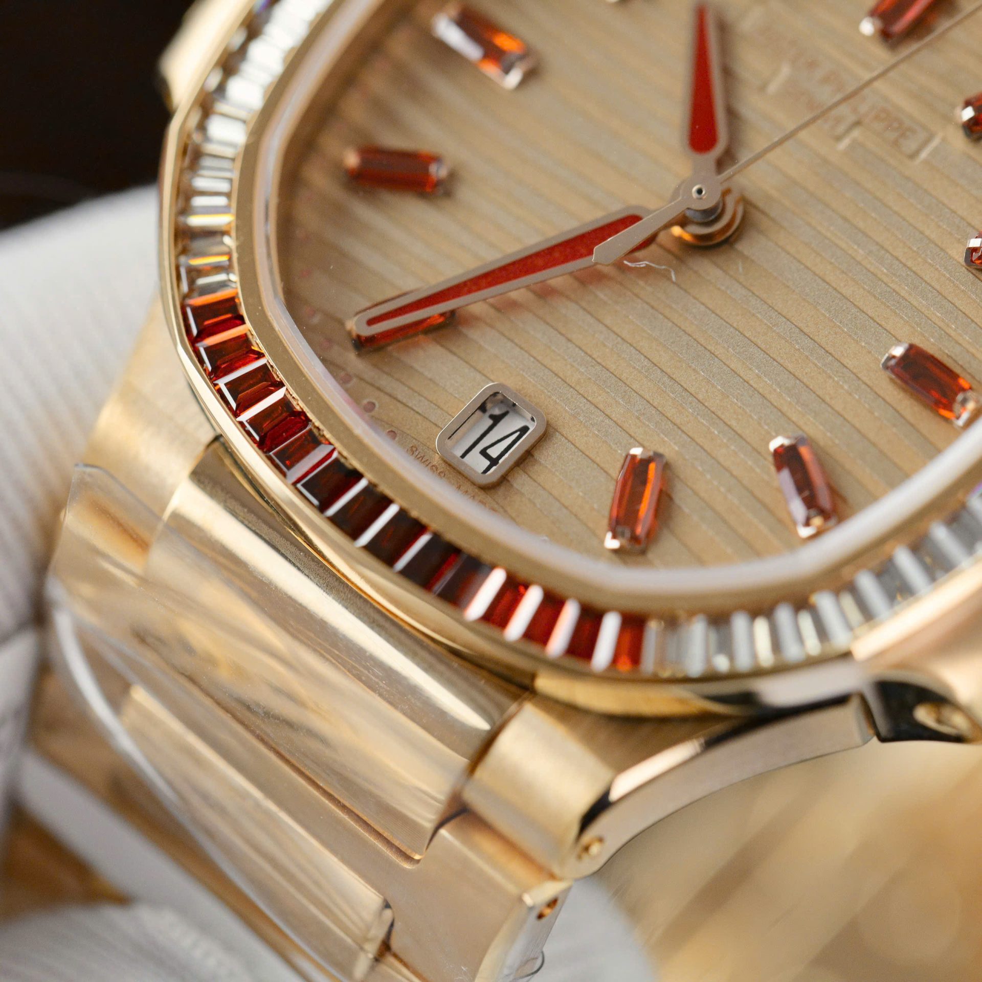 Patek Philippe Best Copies Watch Nautilus 7118-1300R 18K Gold Wrapped 35.2mm - Top club