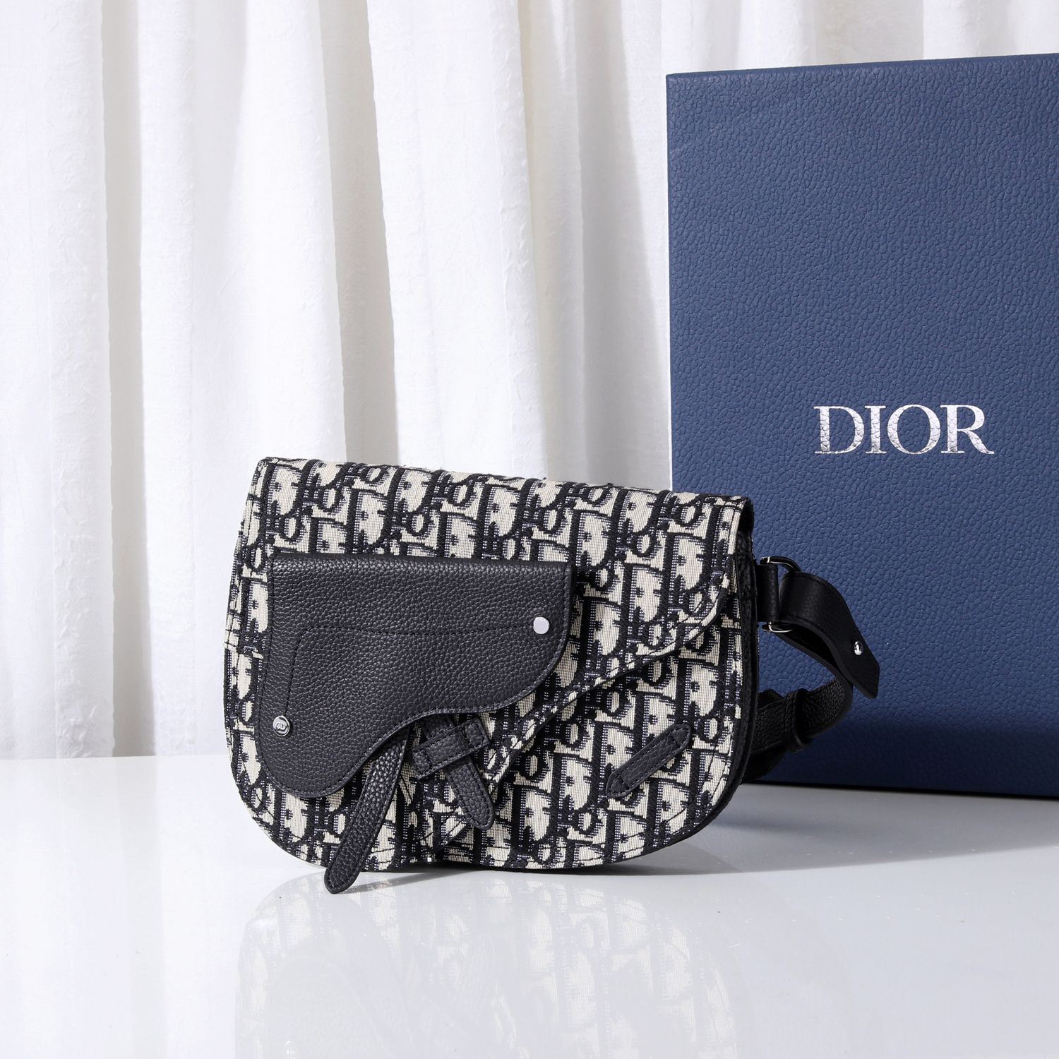 The Saddle Pouch Dior Oblique Jacquard White/Black For Women‎ 9.5in/24cm CD1:1High-quality replica
