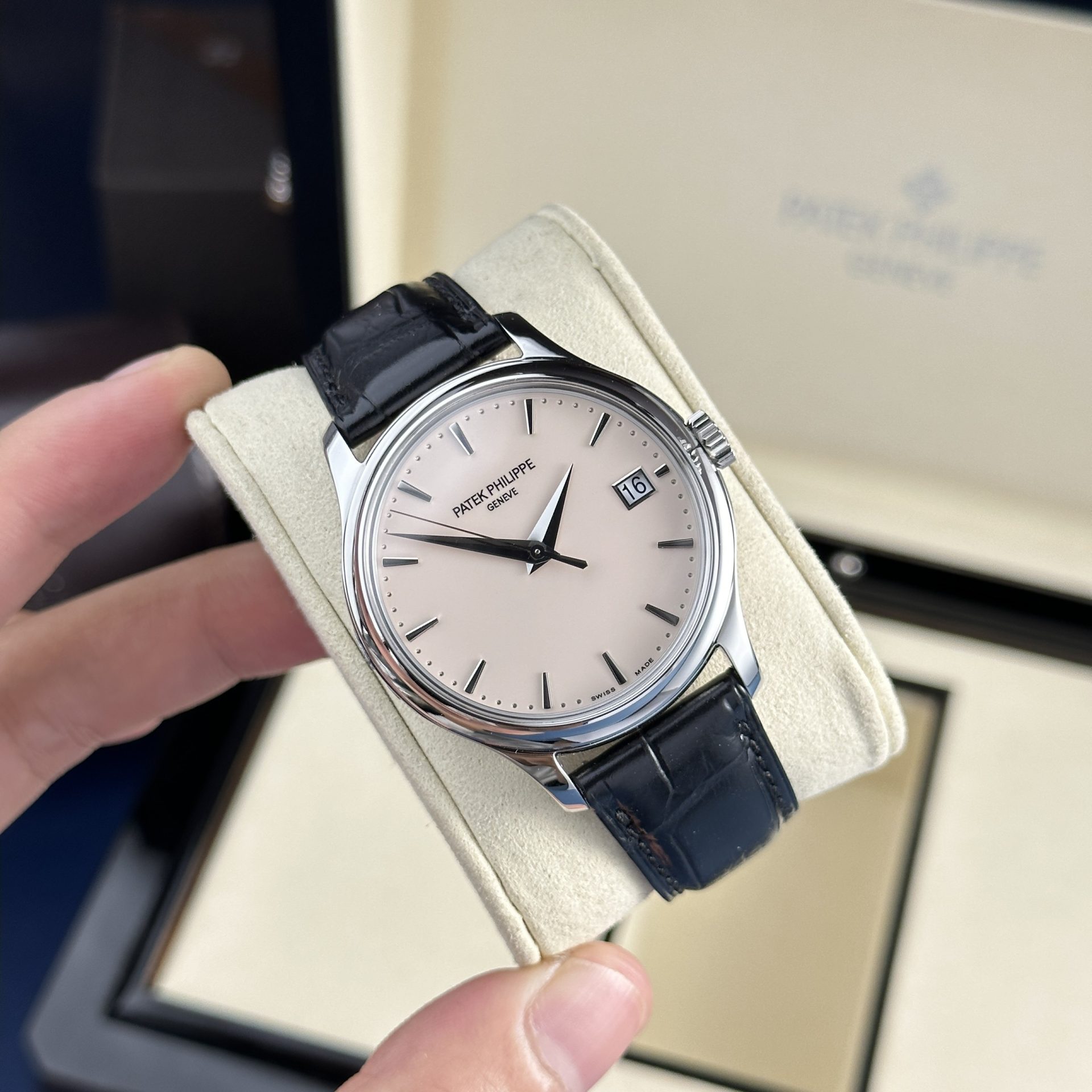 Patek Philippe Replica Watch Calatrava 5227G Mechanical Ivory Dial 3K Factory 39mm - Elite Watch Atelier