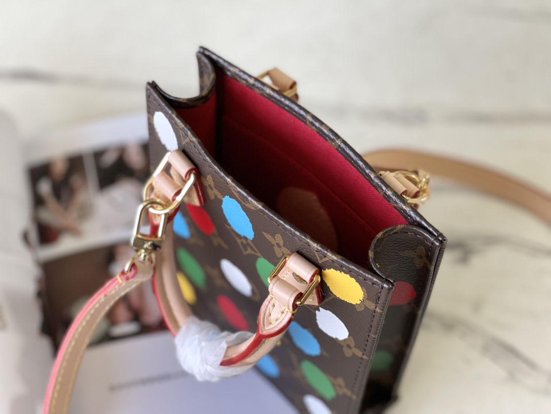Louis Vuitton YK Petit Sac Plat M818671:1High-quality replica
