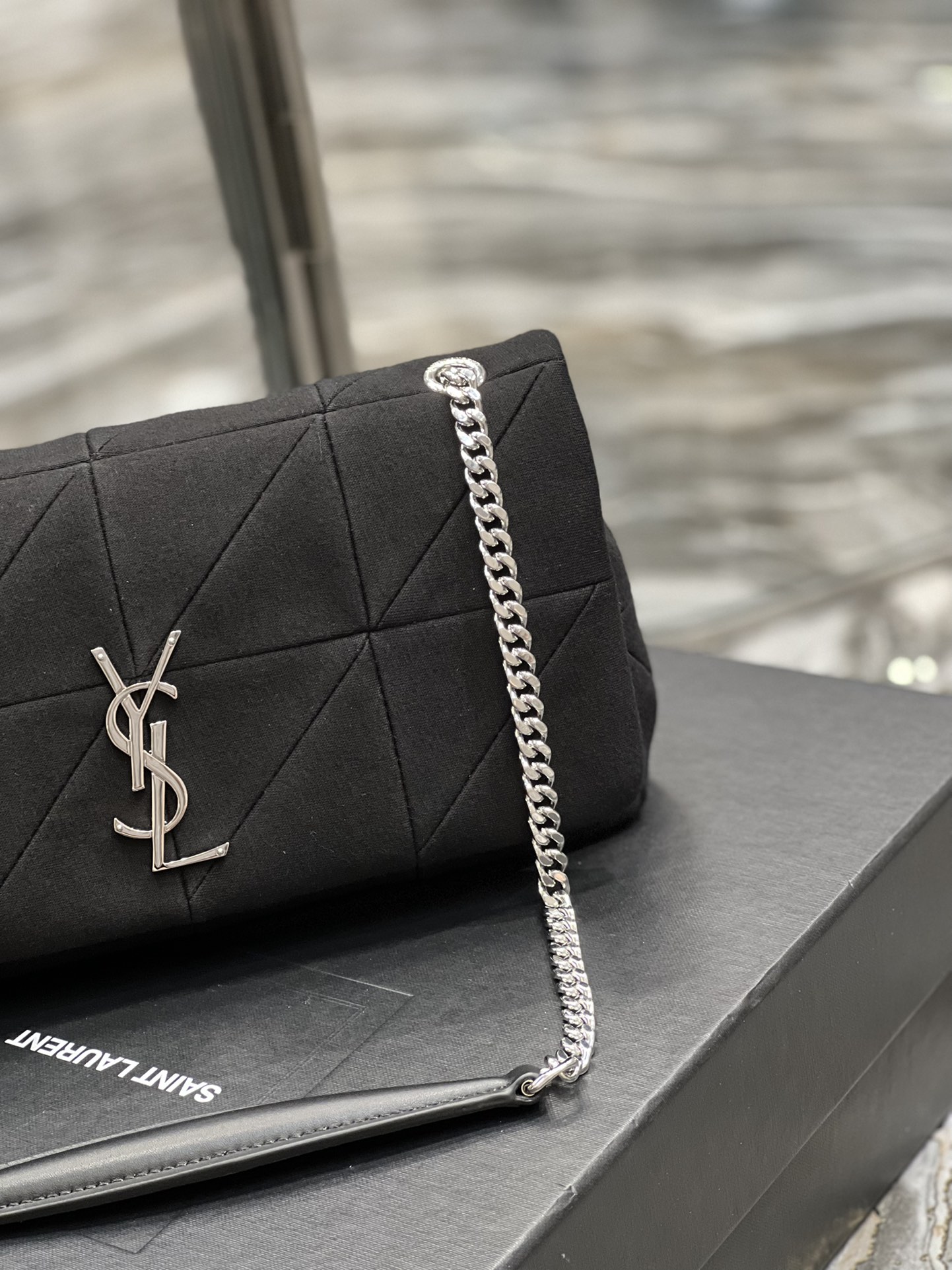 JAMIE MEDIUM CHAIN BAG “CARRÉ RIVE GAUCHE” IN LAMBSKIN AND SUEDE1:1High-quality replica
