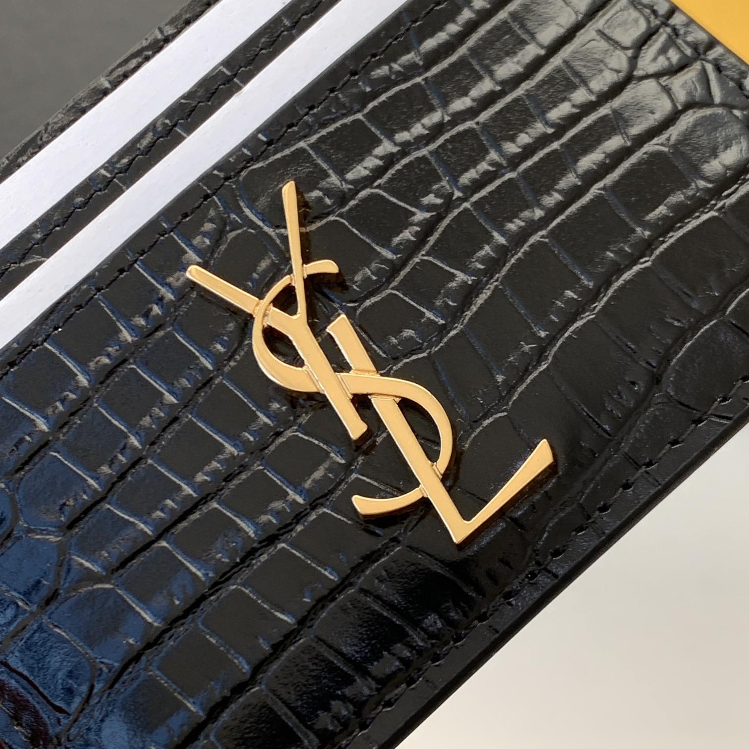 CASSANDRE MATELASSÉ CARD CASE IN GRAIN DE POUDRE EMBOSSED LEATHER1:1High-quality replica