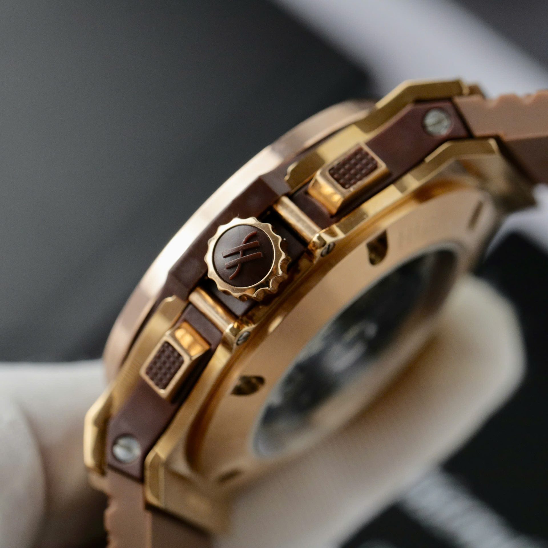 Hublot Big Bang King Gold Custom Moissanite Diamonds Hong Kong 42mm - Top club