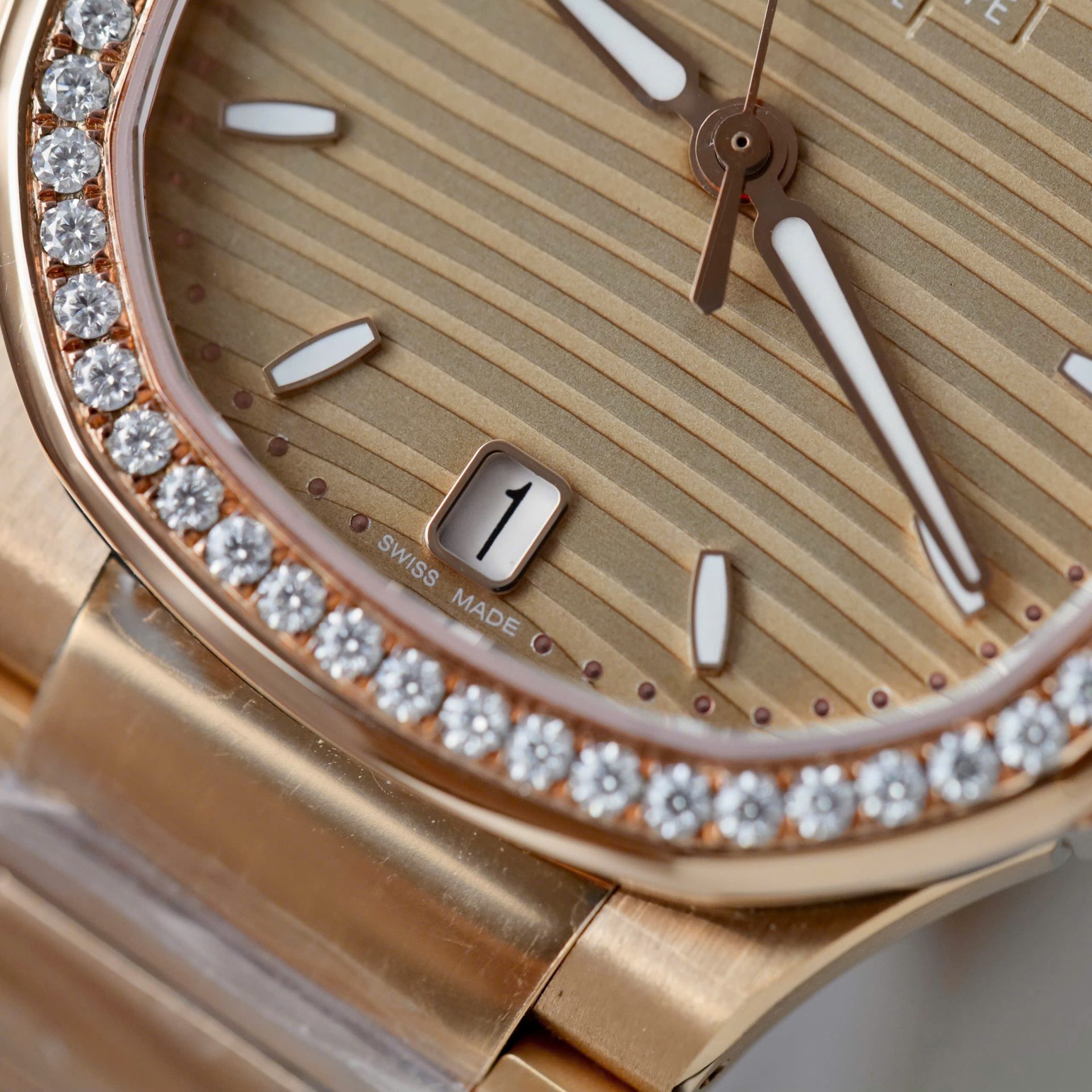 Patek Philippe Nautilus 7118 Women Replica Watch Custom Gold Wrapped + Diamonds Moissanite 3K Factory 35.2mm - Top club