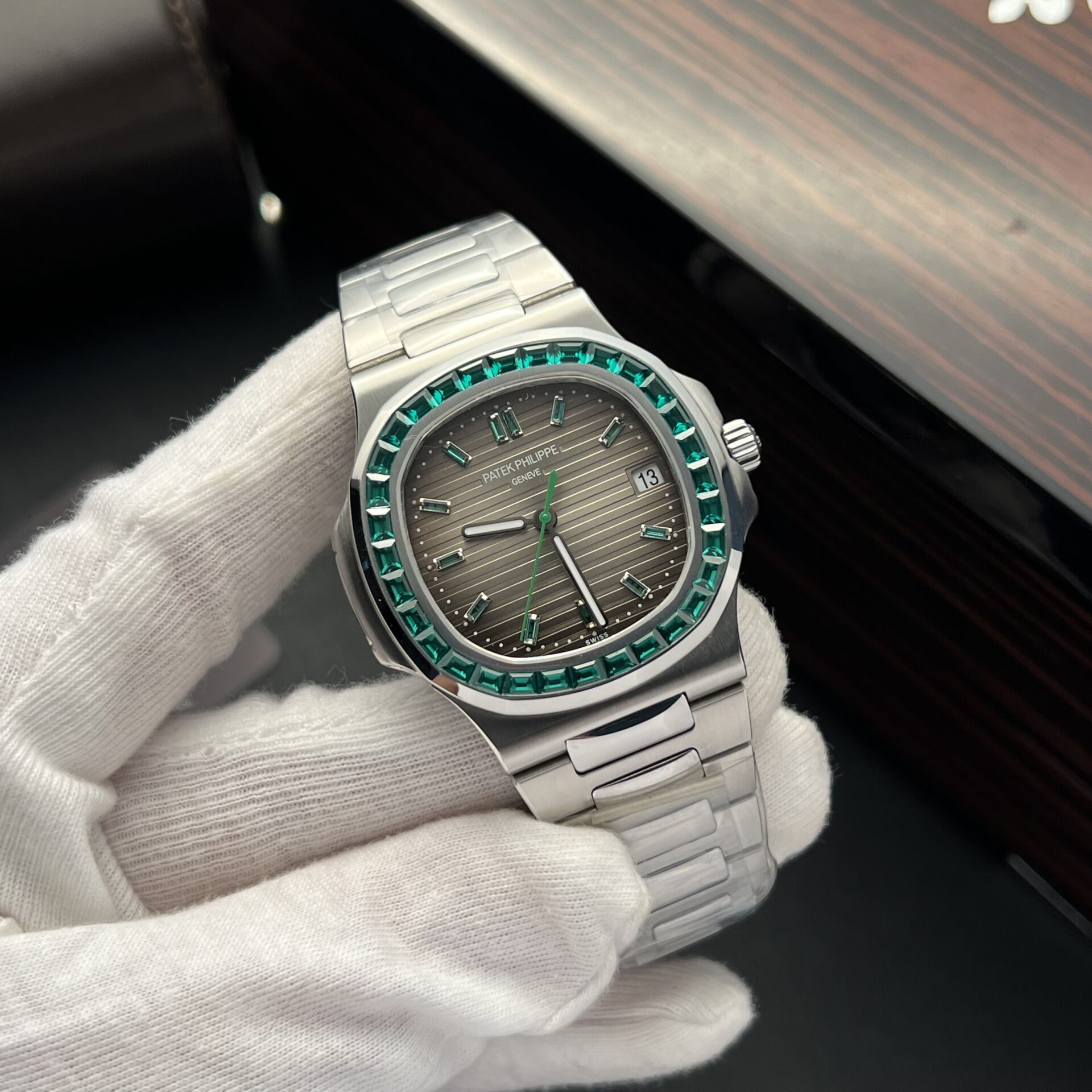 Patek Philippe Replica Watch Nautilus 5723 Gray Dial Metal Wire 40mm - Elite Watch Atelier