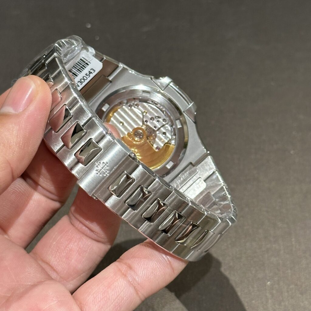 Patek Philippe Nautilus 5723 Replica Watches Custom Benzel Sapphire Blue 40mm - Top club