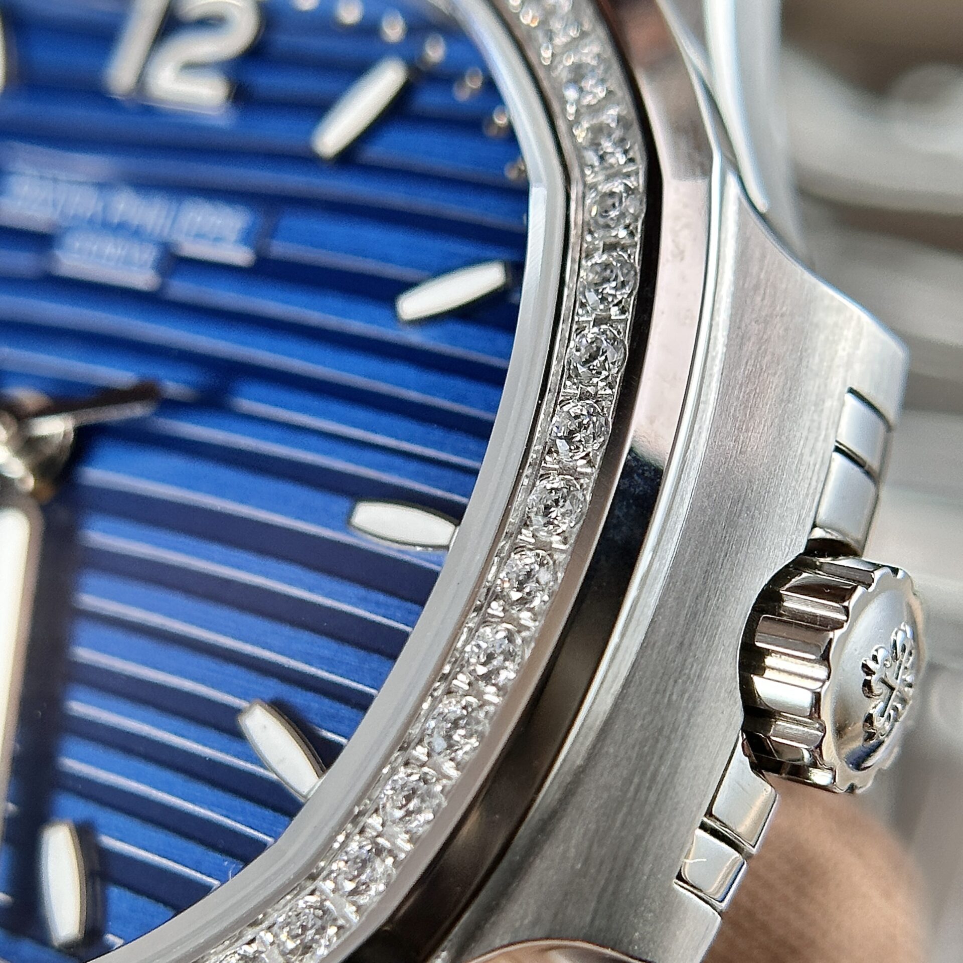 Patek Philippe Nautilus 7118 Replica Watch Blue Dial Stone Bezel 35.2mm - Top club