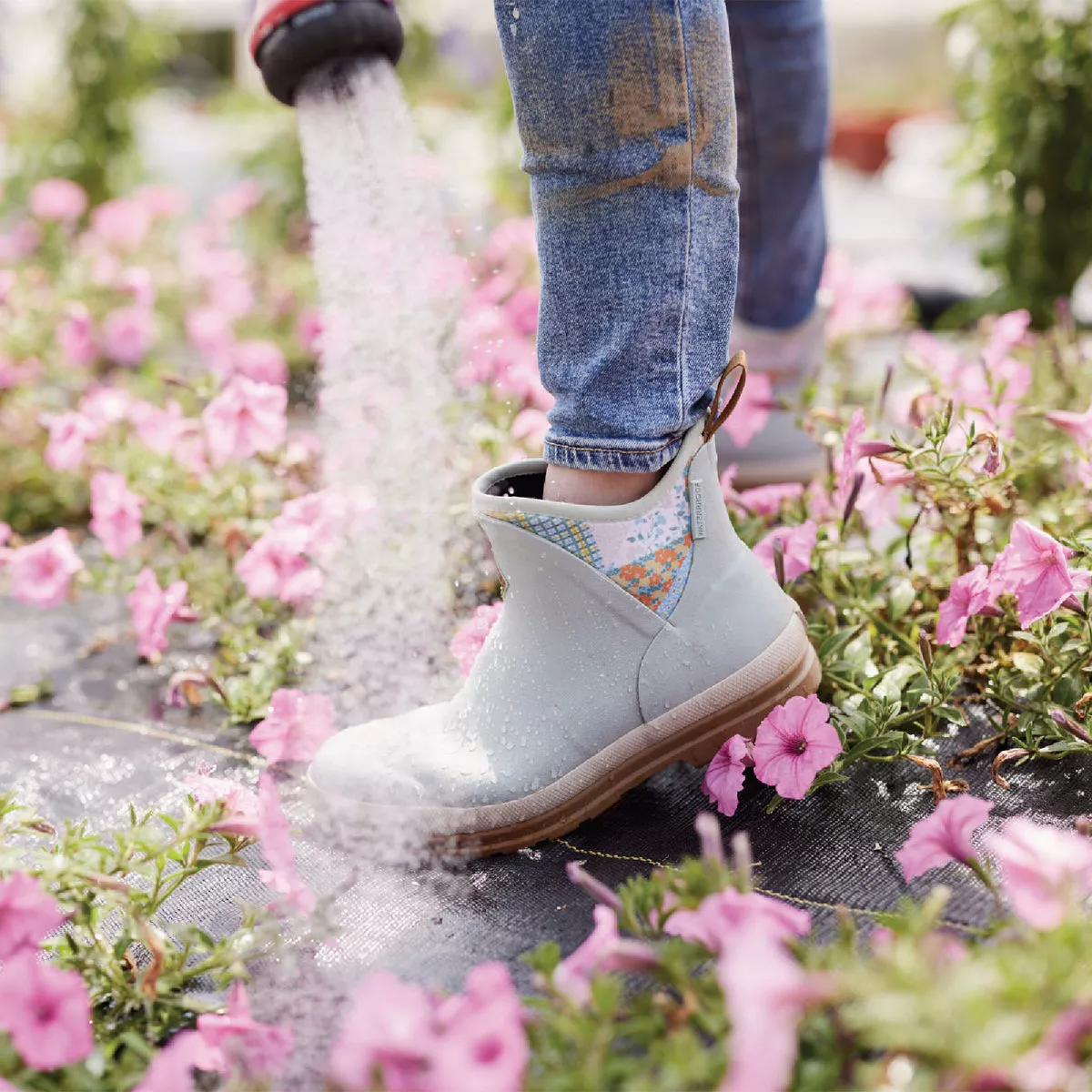 The Muck Boot Company Women's Blue Quilted Floral Original Ankle Boot, Size 6