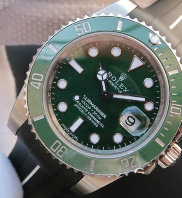 Replica Rolex Submariner 116610 LV Green Ceramic Noob V7 Black Rubber Strap A3135 - Elite Watch Atelier