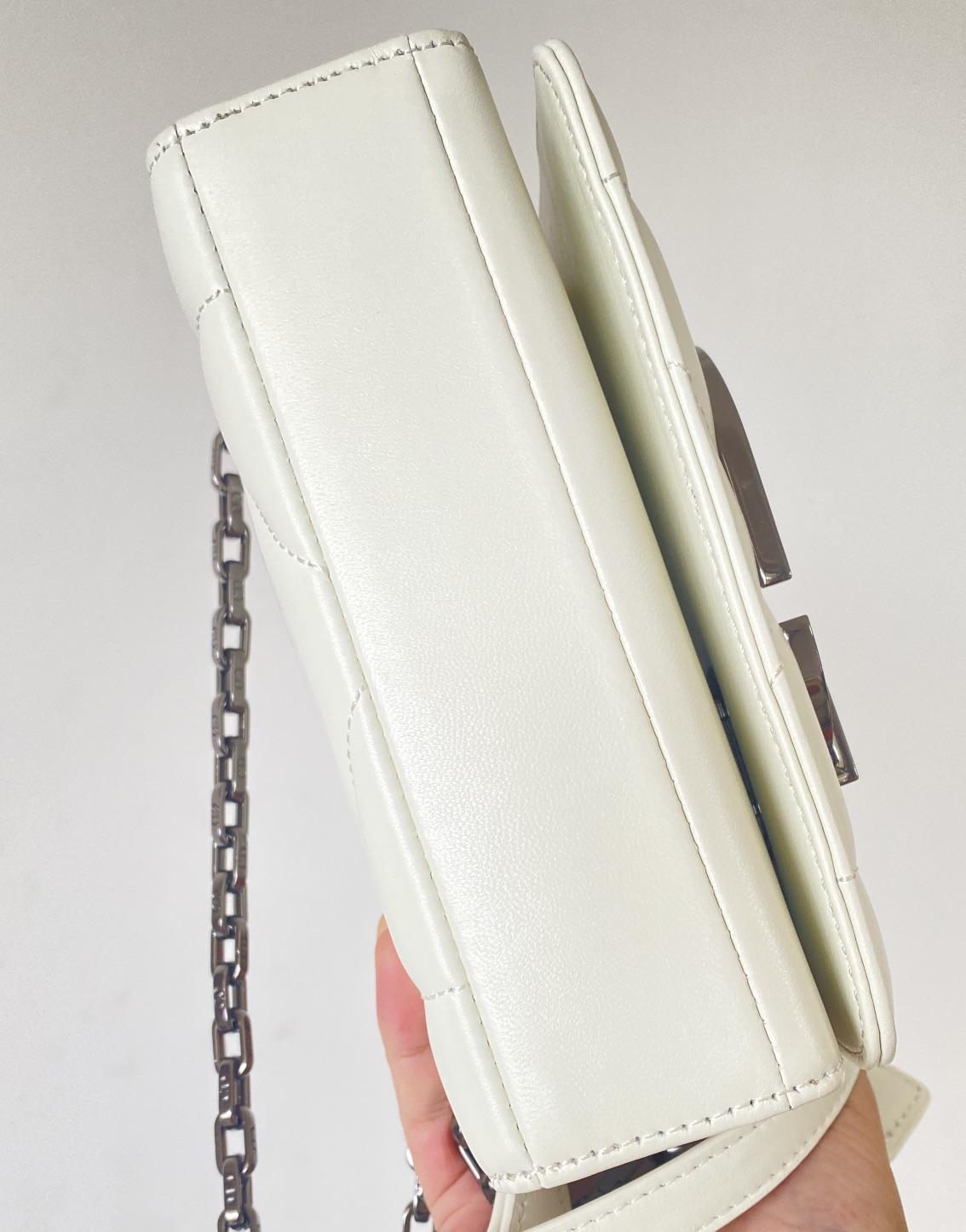 30 Montaigne Box Bag With Handle White For Women 10in/25cm M9218BNNA_M0301:1High-quality replica