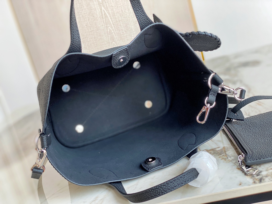 Louis Vuitton Blossom PM M21848