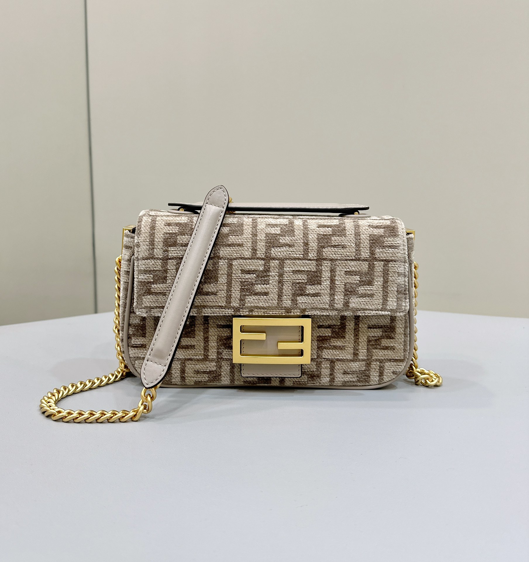 Fendi Chain Shoulder Bag - Replicaclubs