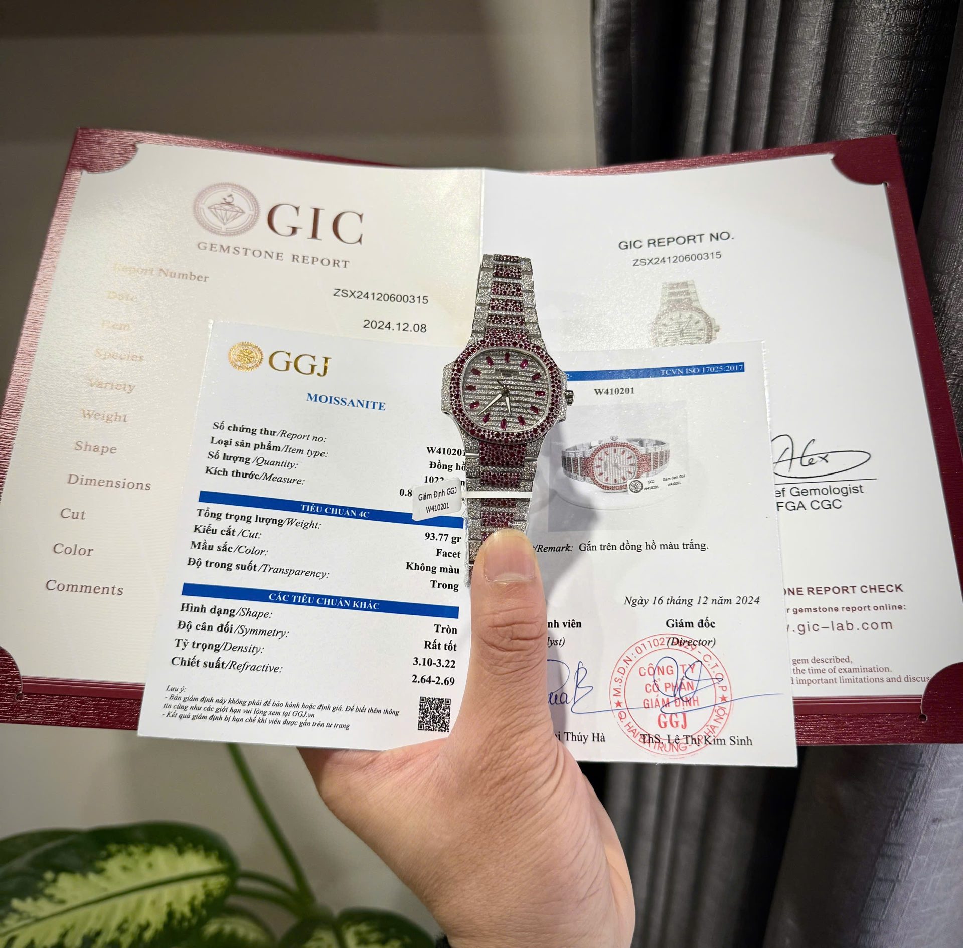 Patek Philippe Nautilus 7118 Replica 11 Watch Ruby Red + Moissanite Diamonds 35.2mm - Elite Watch Atelier