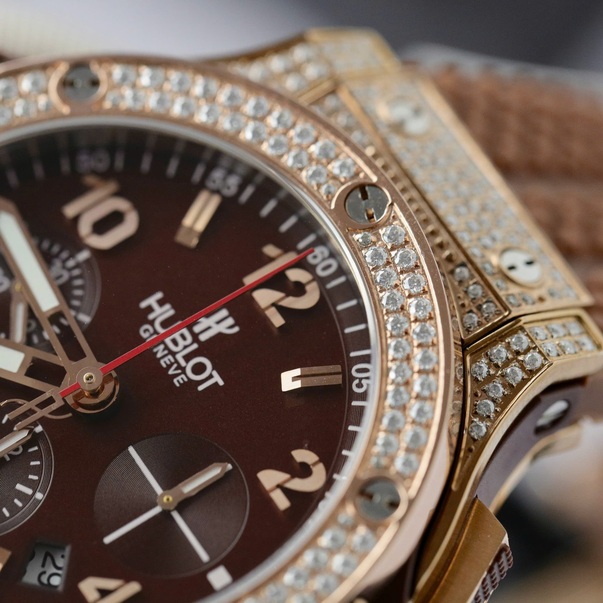 Hublot Big Bang King Gold Custom Moissanite Diamonds Hong Kong 42mm - Top club
