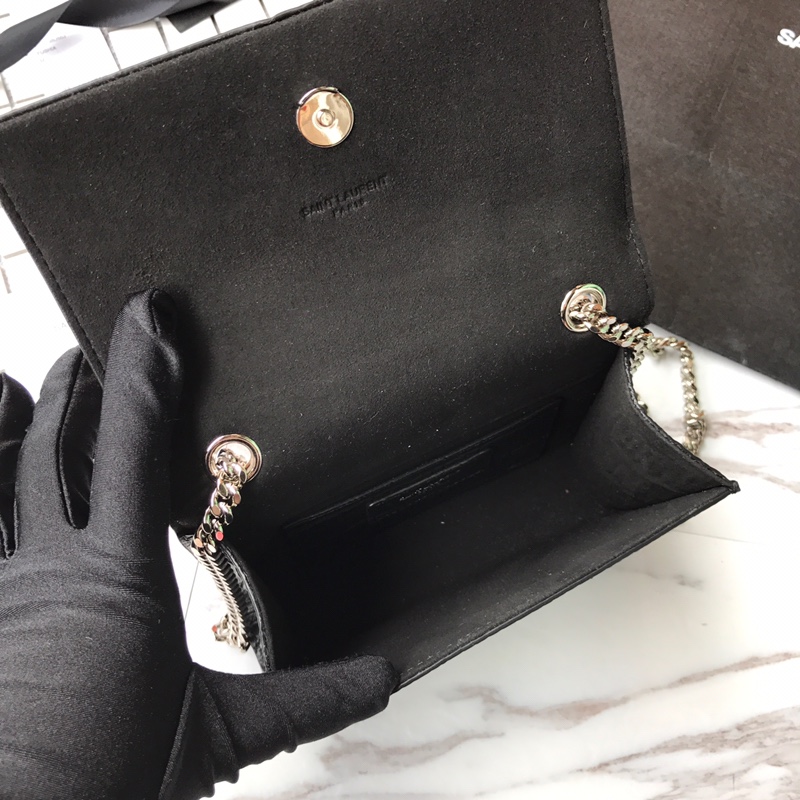 MONOGRAM CHAIN WALLET IN CROCODILE EMBOSSED SHINY LEATHER1:1High-quality replica