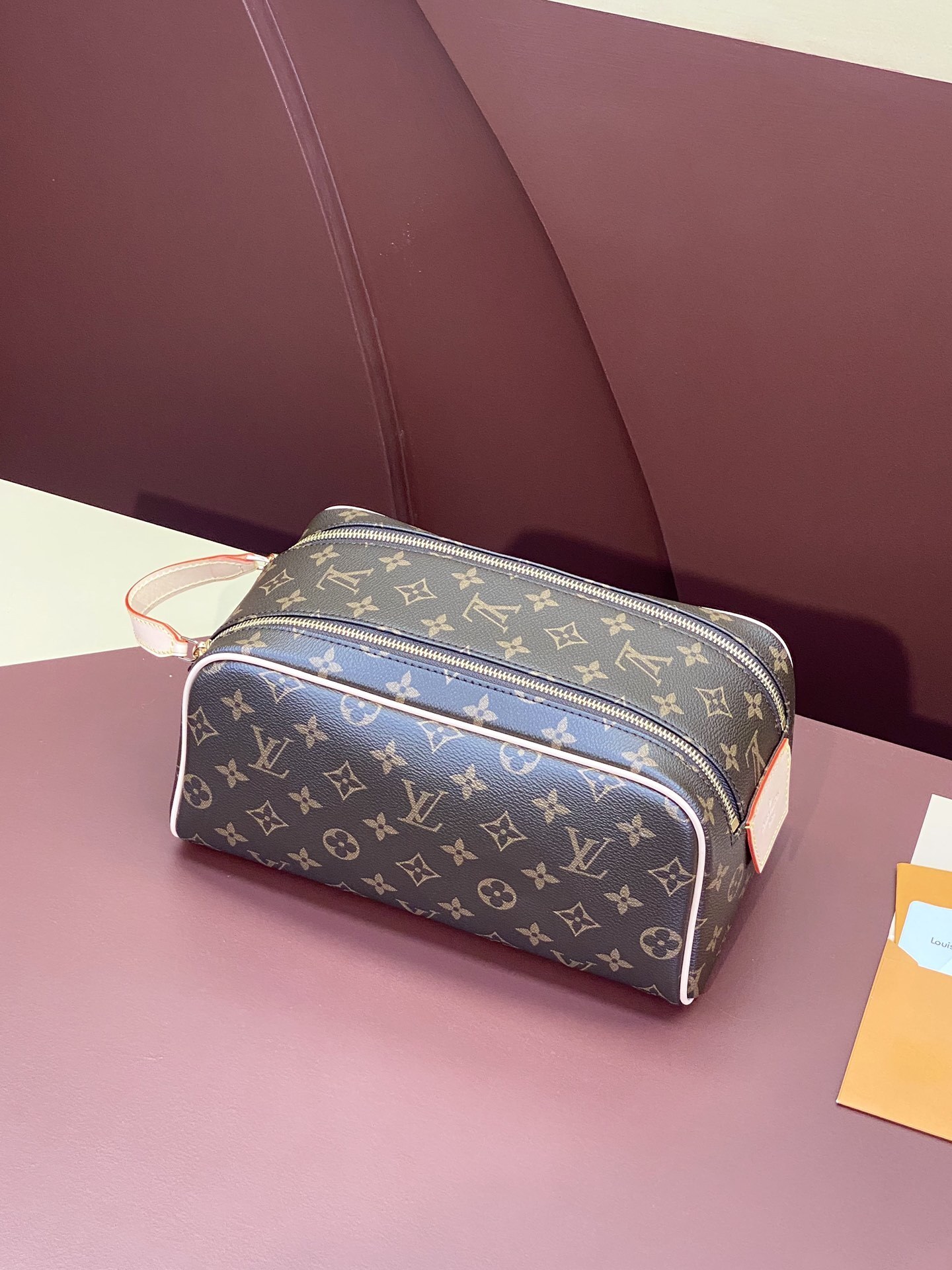 Louis Vuitton Dopp Kit Toilet Pouch in Monogram Canvas1:1High-quality replica