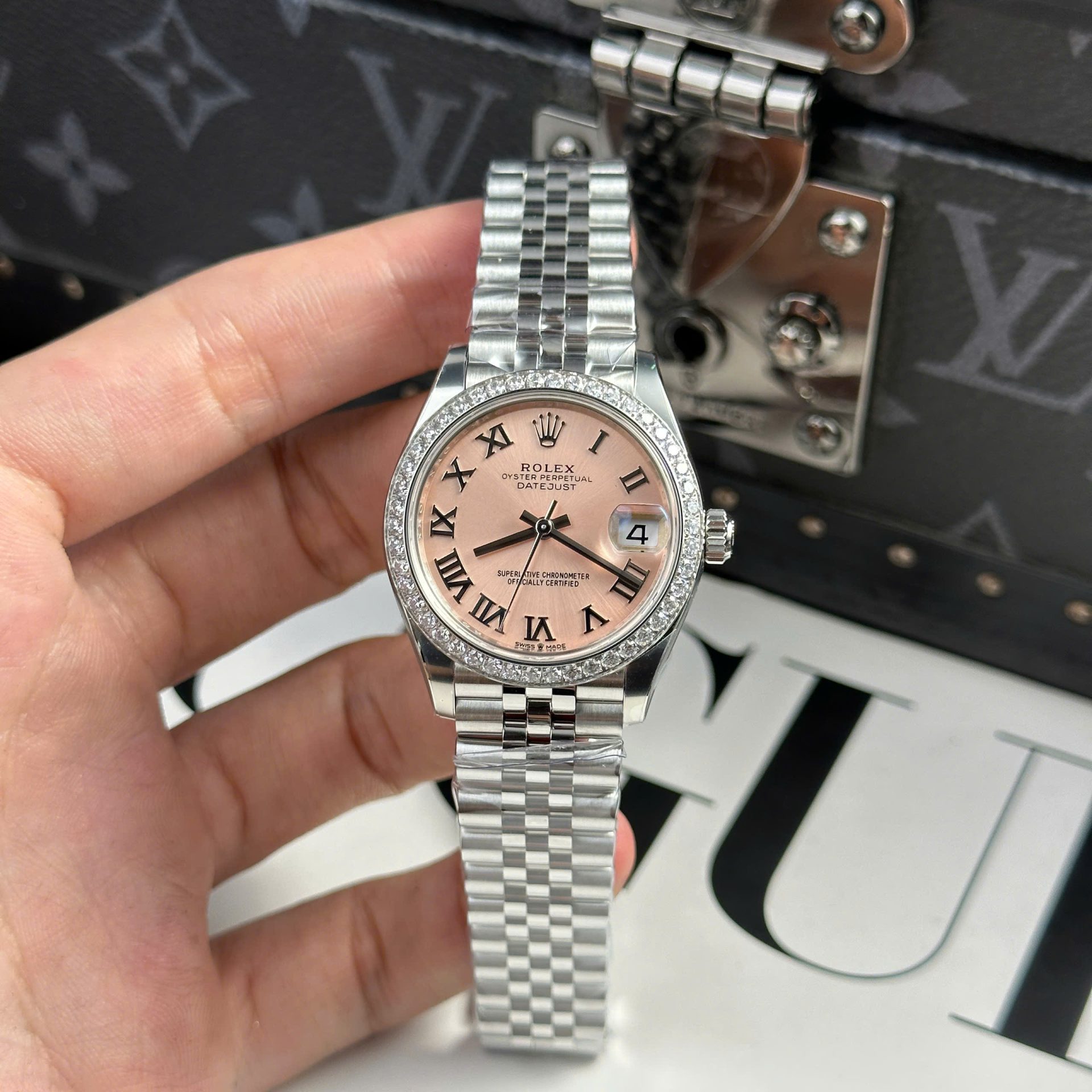 Rolex DateJust Replica Watch Women Dial Pink Bezel Diamonds CZ THB Factory 31mm - Elite Watch Atelier