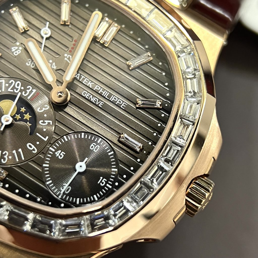 Patek Philippe Replica 1:1 Watch Nautilus 5724 18K Solid Gold With Natural Diamonds 40mm - Top club