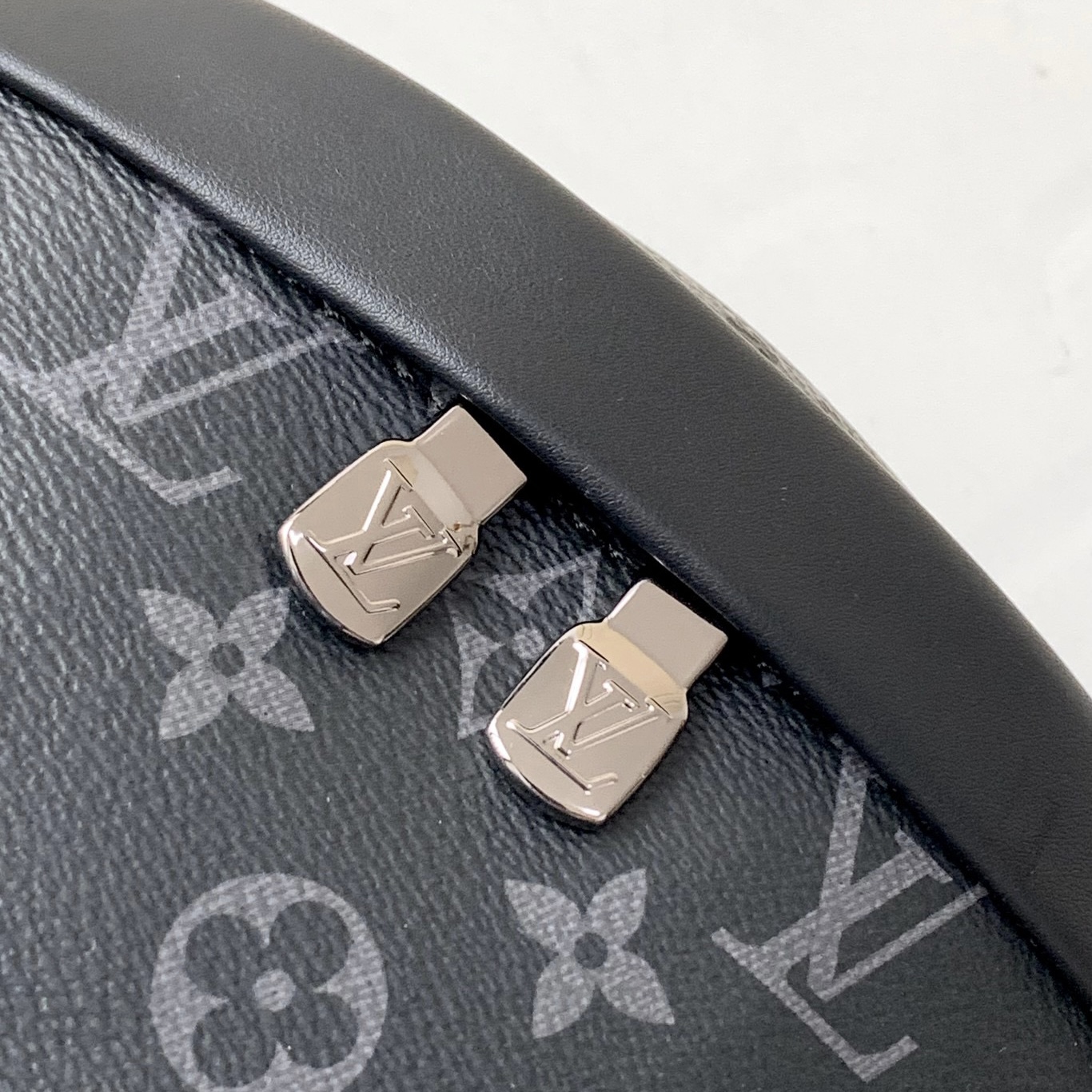 LV Discovery Bumbag PM1:1High-quality replica