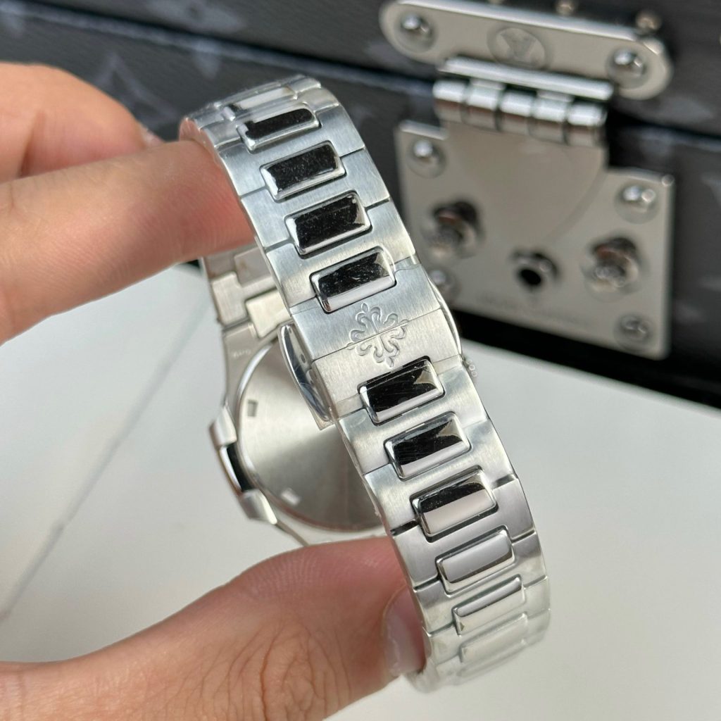 Patek Philippe Clone Watch Nautilus 7010 Womens White Dial 32mm - Top club