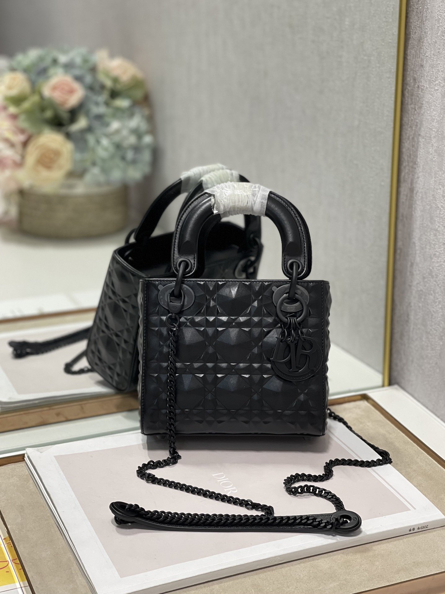 Christian Dior Mini Lady Dior Bag Cannage with Beaded Motif, Black, For Women Women’s Handbags, Crossbody Bags, 17cm CD M0505SNEA_M9001:1High-quality replica
