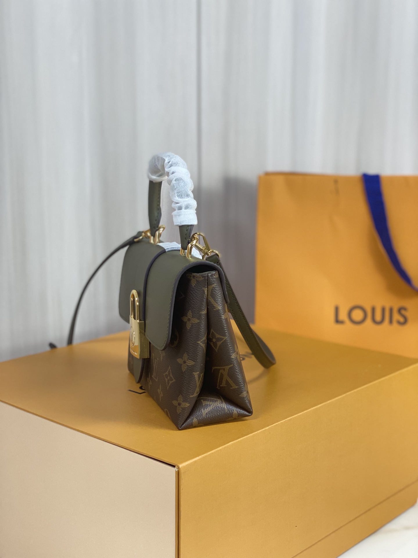 Louis Vuitton Locky BB M447971:1High-quality replica
