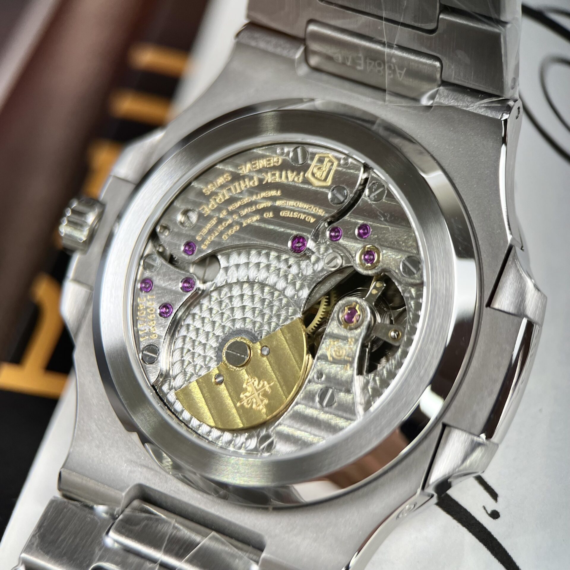 Patek Philippe Nautilus 5712 Replica 1:1 Watch Green Dial ZF 40mm - Top club