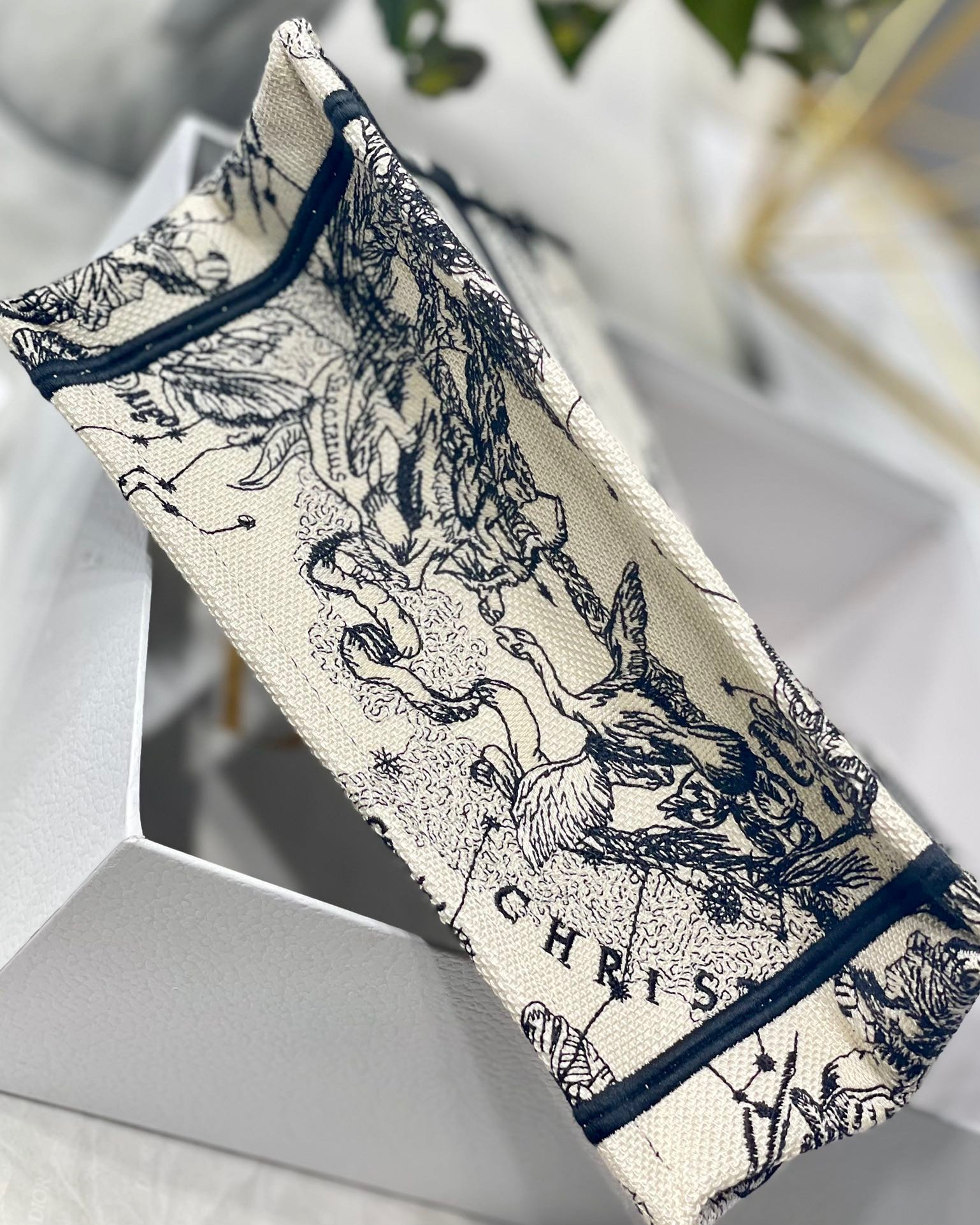Christian Dior Small Dior Book Tote White, For Women, Women’s Handbags 26.5cm/10.5in CD M1265ZRHZ_M9411:1High-quality replica
