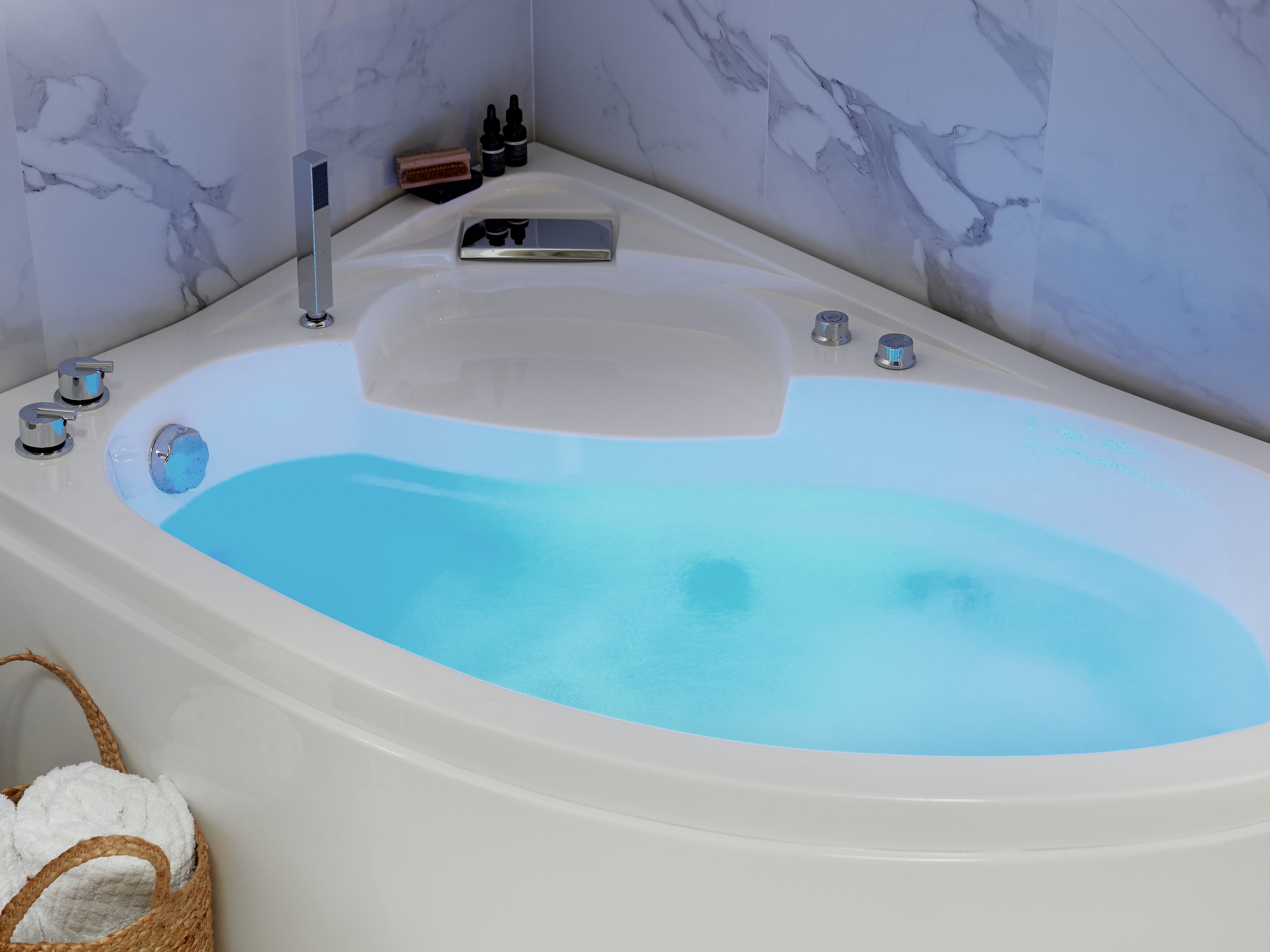 Corner Hot Tub with LED NEIVA Right Hand 1500 x 1000 mm White