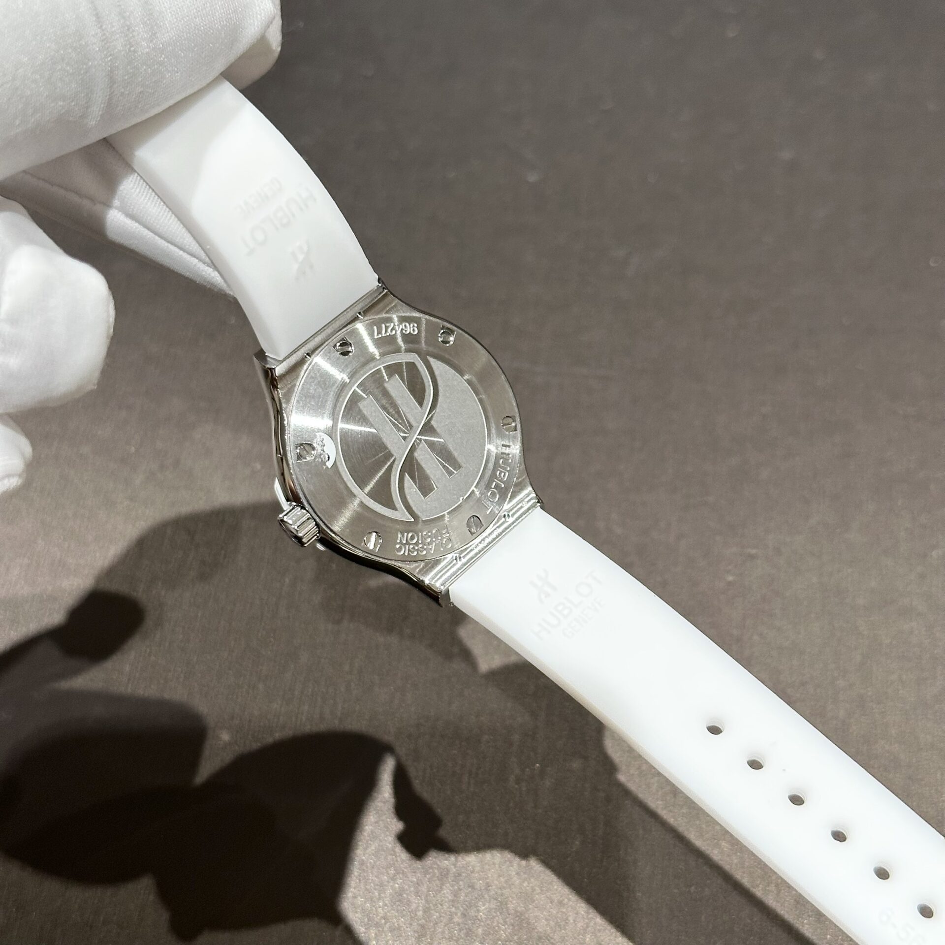 Hublot Classic Fusion Best Replica Watch White Full Moissanite Diamonds 33mm - Top club