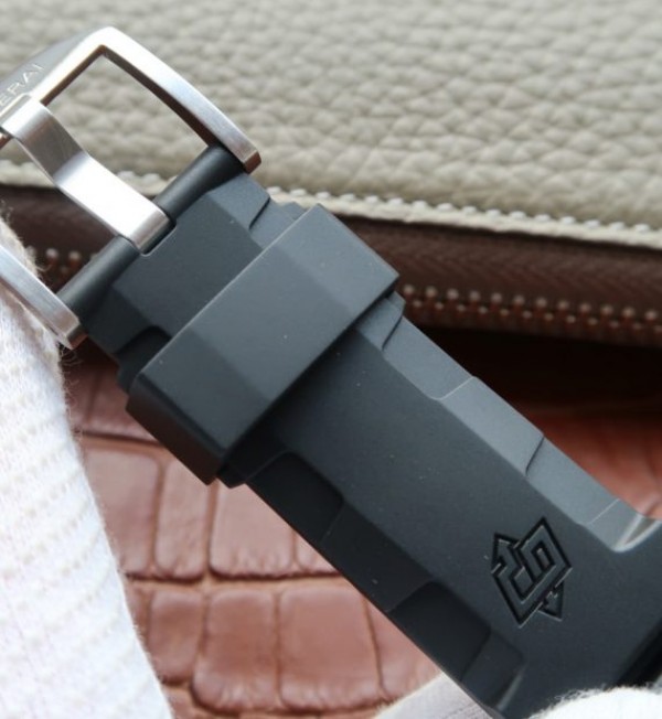 Replica Panerai XF Luminor Submersible PAM682 Rubber Strap P.9010 - Top club
