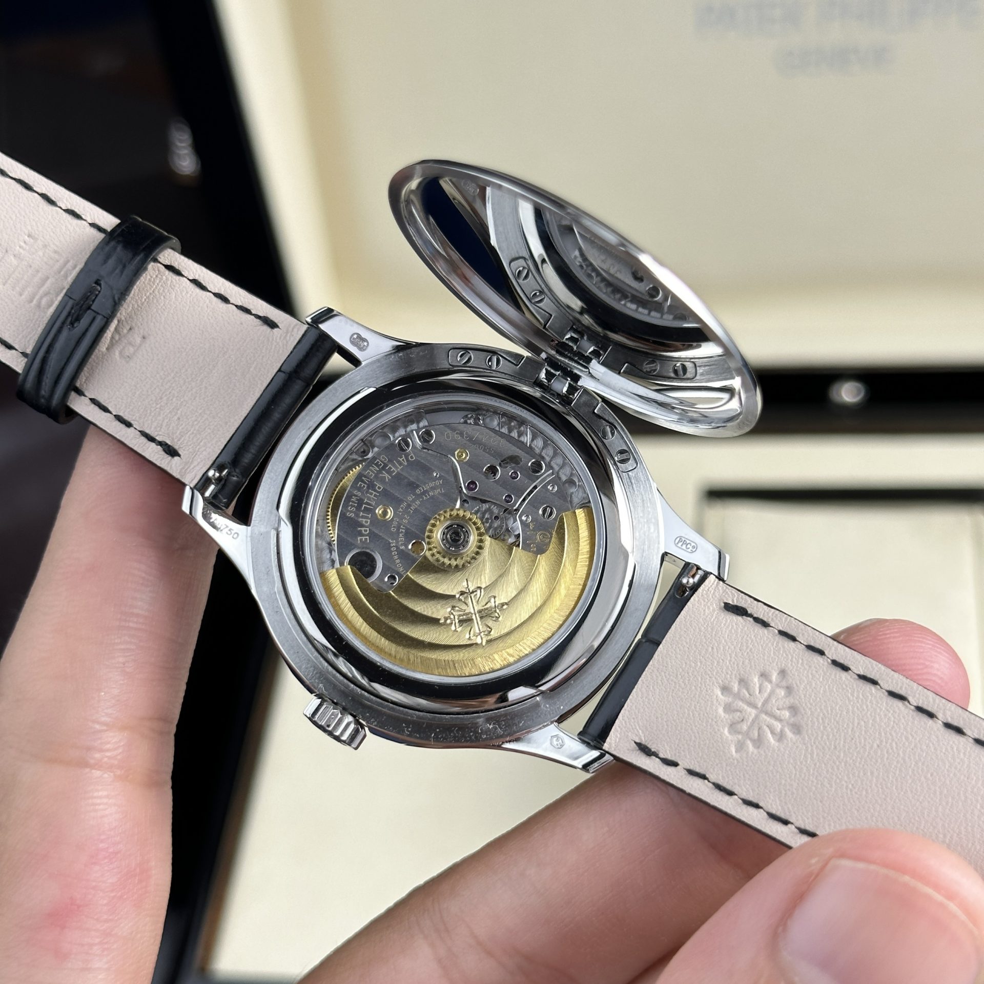 Patek Philippe Replica Watch Calatrava 5227G Mechanical Ivory Dial 3K Factory 39mm - Top club