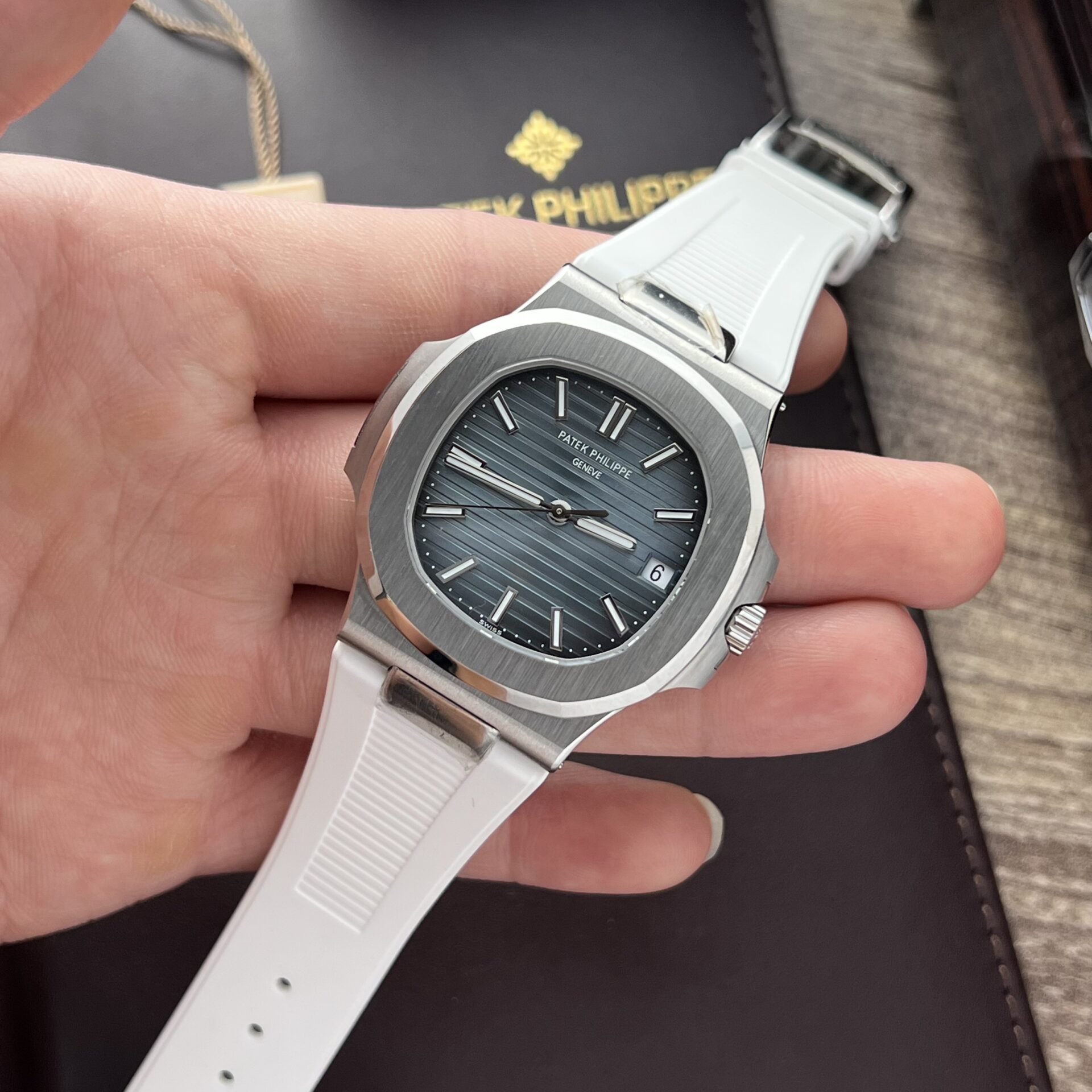 Patek Philippe Nautilus 5711 Best Replica Watch White Rubber Strap 3K Factory 40mm - Top club