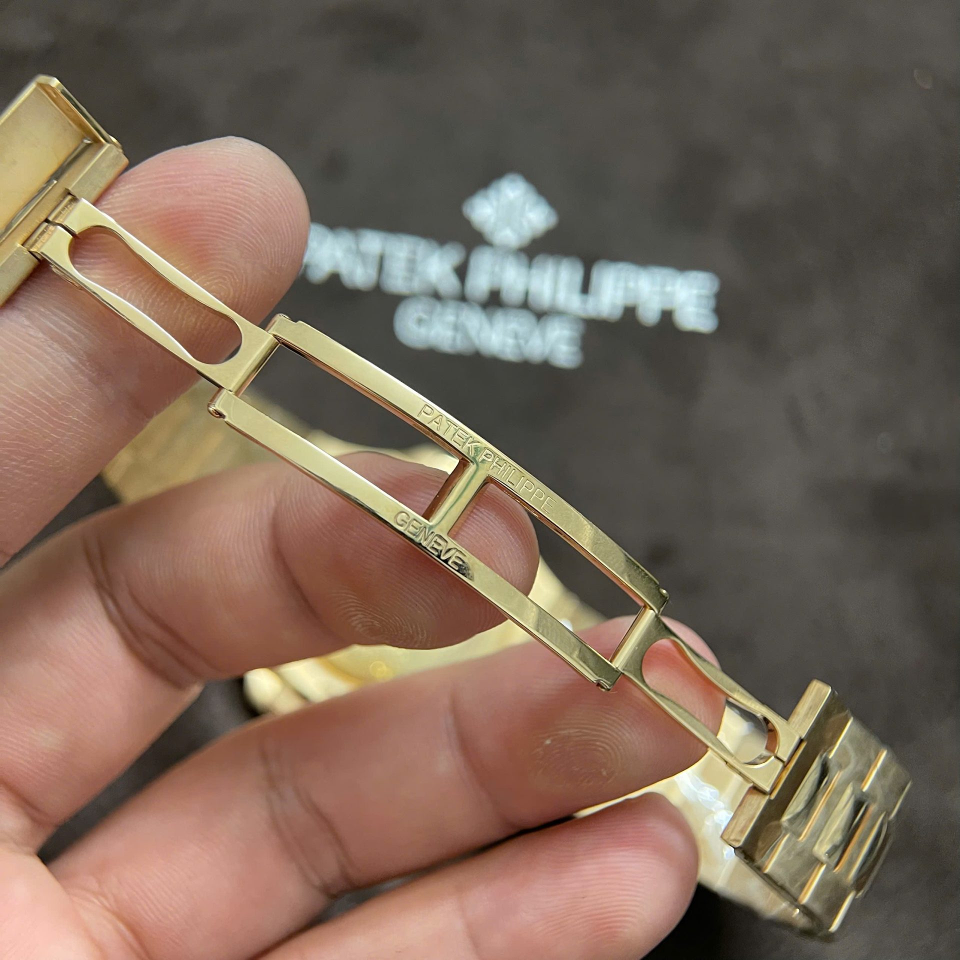 Patek Philippe Nautilus 5723 Replica Watches Custom Solid Rose Gold 18K And Diamonds Natural 40mm - Top club