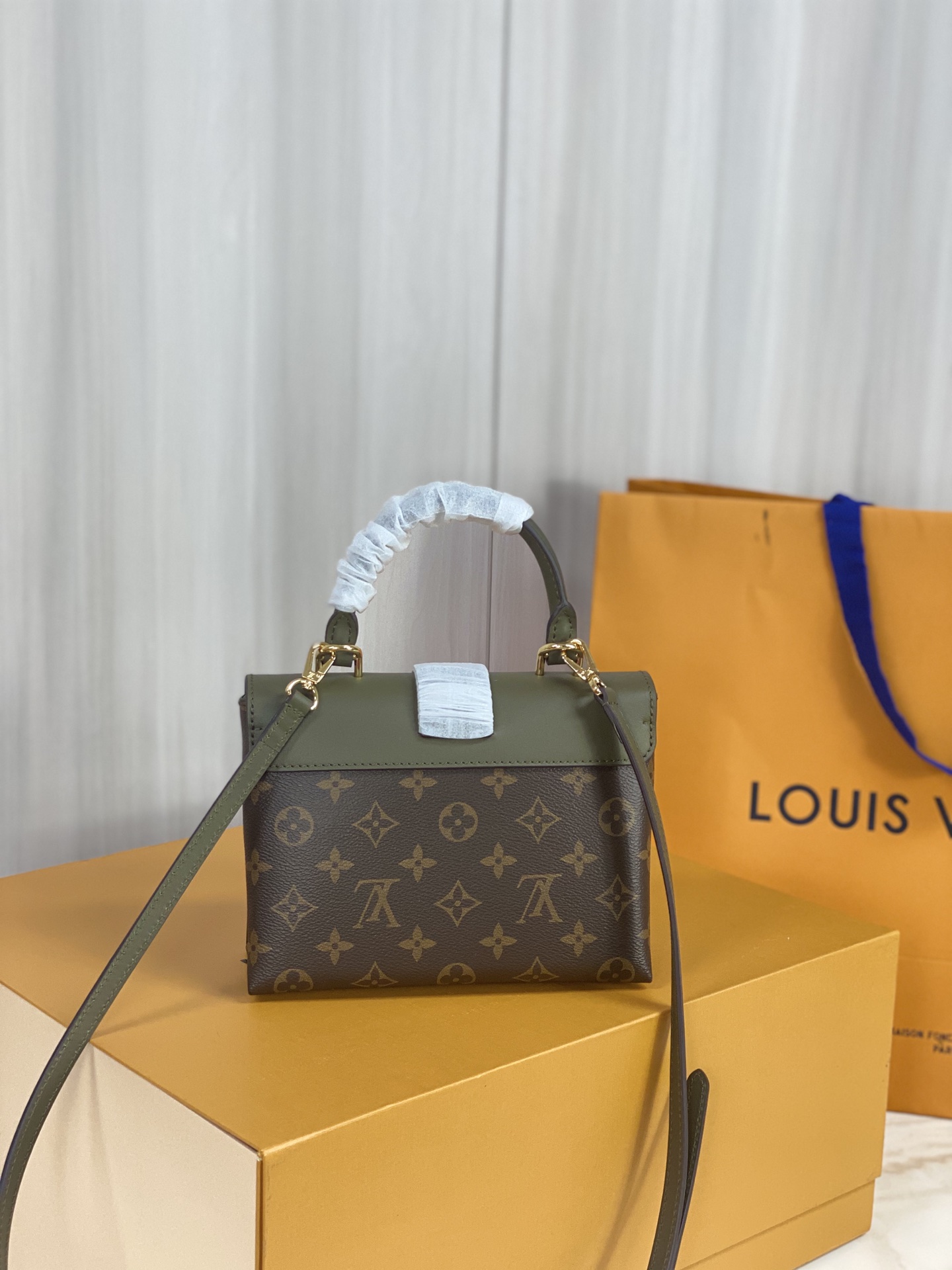 Louis Vuitton Locky BB M447971:1High-quality replica