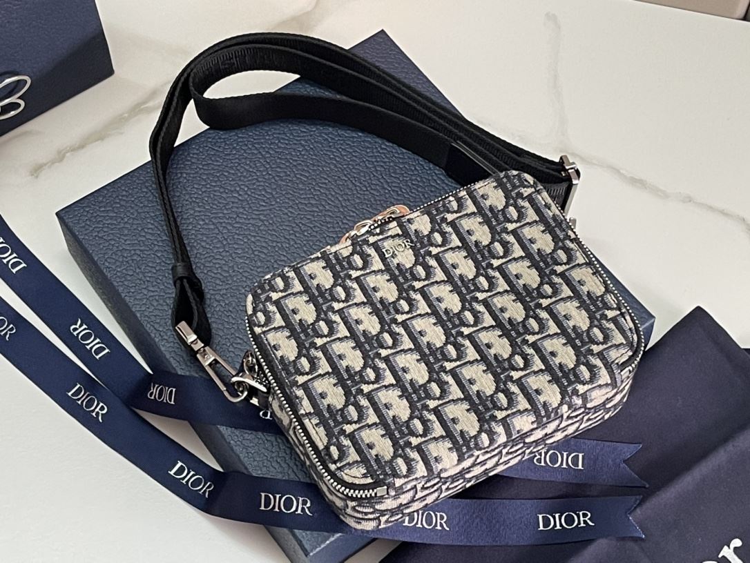 Pouch With Strap Black/Beige For Women‎ 6.5in/17cm CD 2OBBC119YSE_H03E1:1High-quality replica