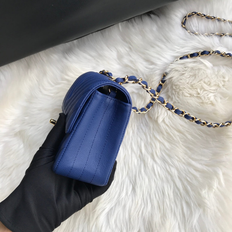 Replica Chanel Chevron Caviar Leathe 17Cm Classic Flap Bag 11151:1High-quality replica