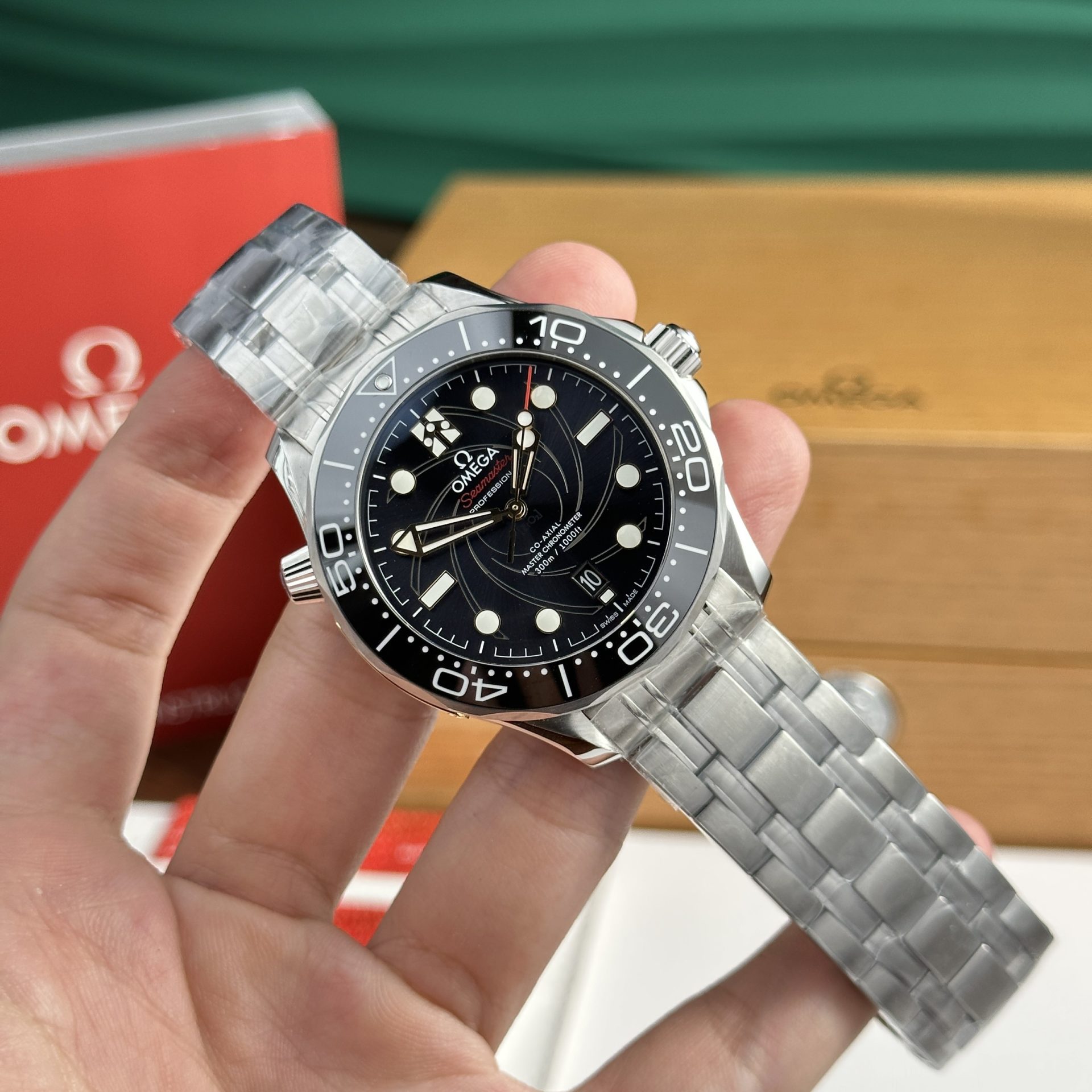Omega Replica 1:1 Watch Seamaster James Bond 007  VS Factory 42mm - Elite Watch Atelier