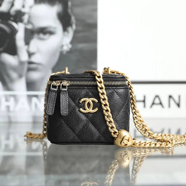Chanel Heart Chain replica Mini Vanity Bag Black1:1High-quality replica
