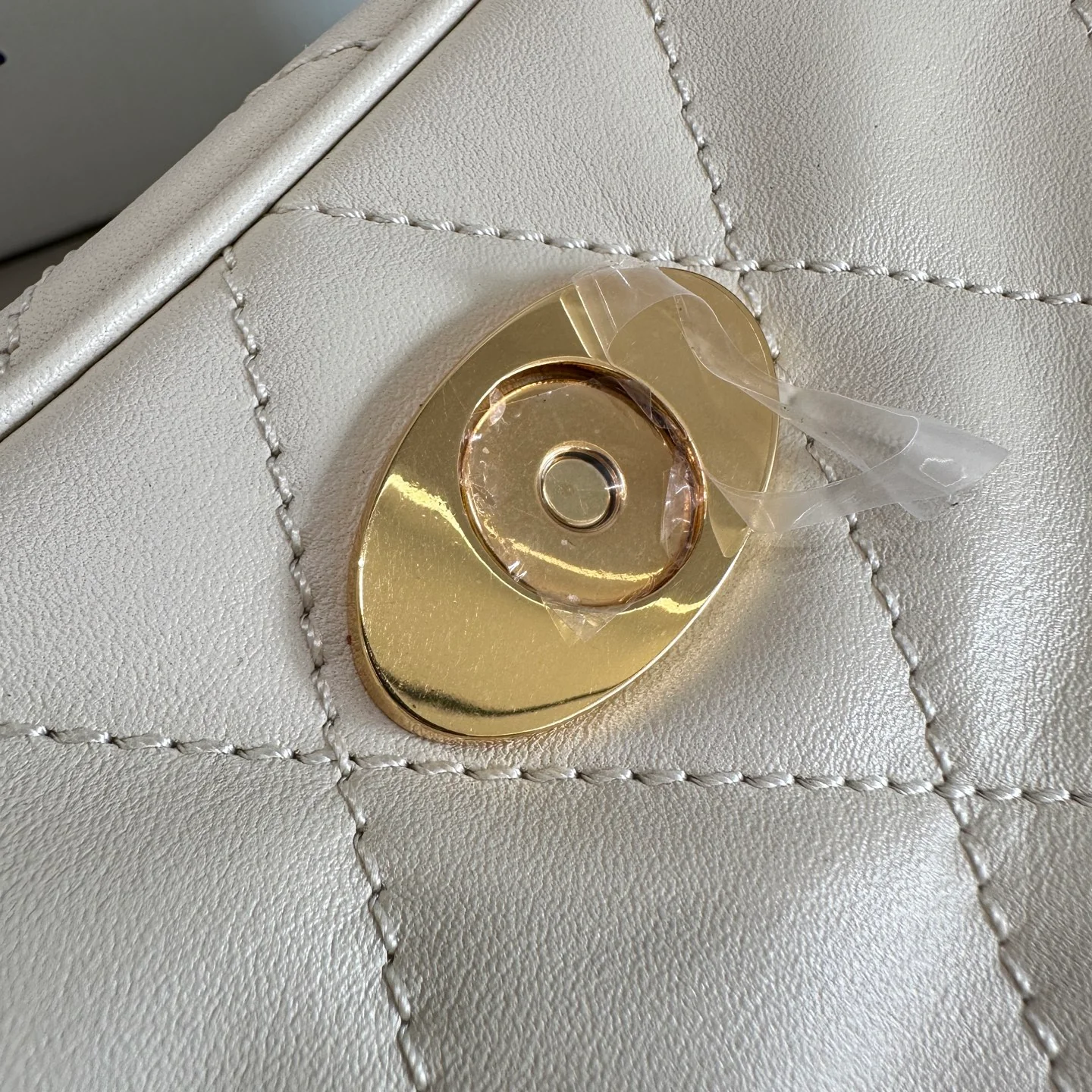 White/Red/Black Quilted Burberry Crossbody Bag with Gold Chain Strap and Iconic Logo Style No.2641 - Replicaclubs