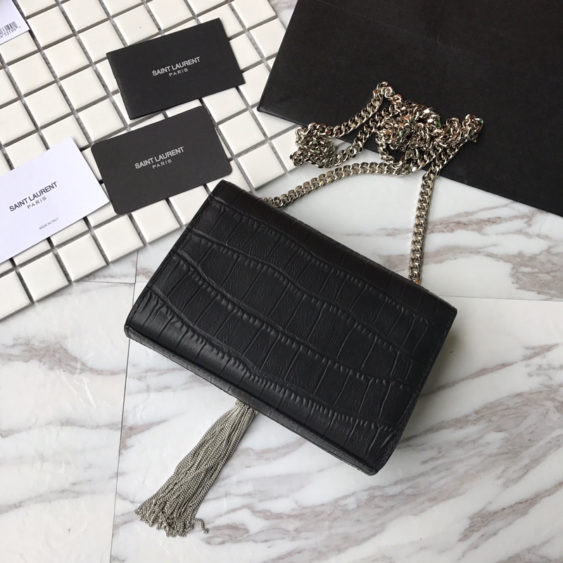 MONOGRAM CHAIN WALLET IN CROCODILE EMBOSSED SHINY LEATHER1:1High-quality replica