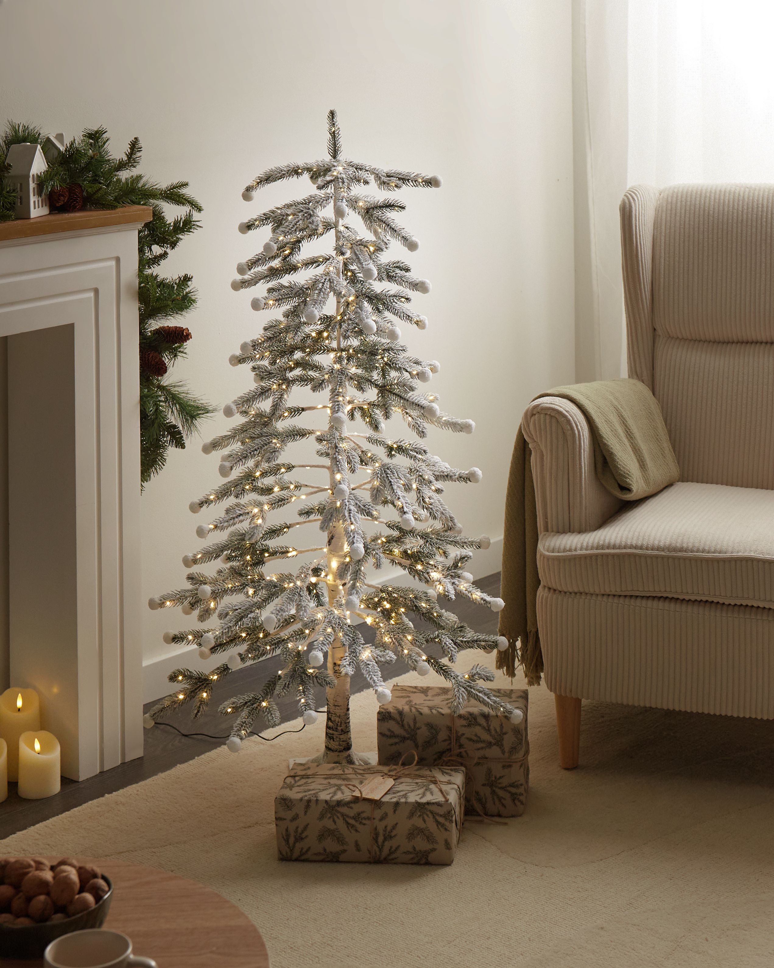 Outdoor Decoration LED HASSLAN Christmas Tree 125 cm White
