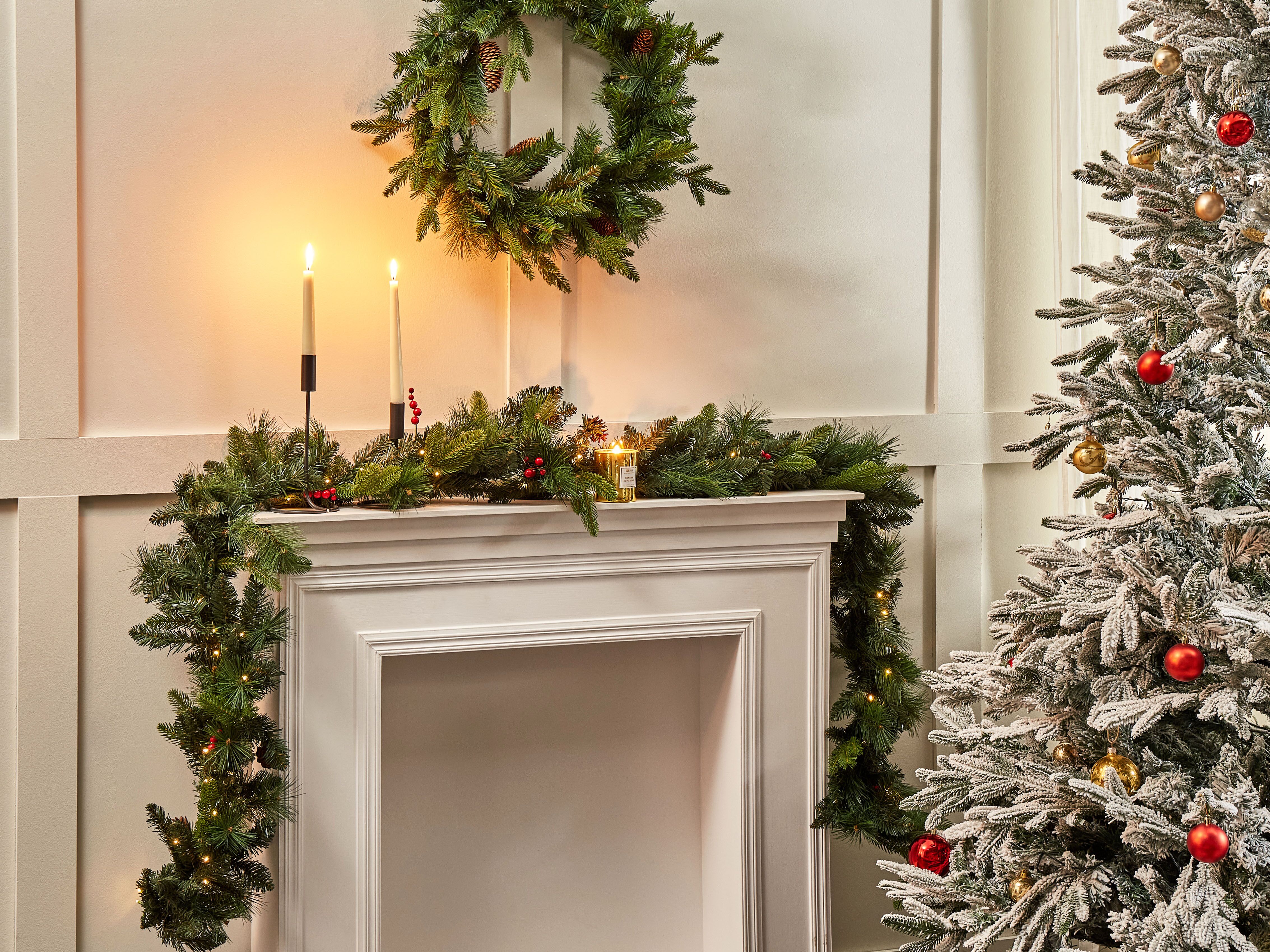 Christmas Garland LED WHITEHORN 270 cm Dark Green