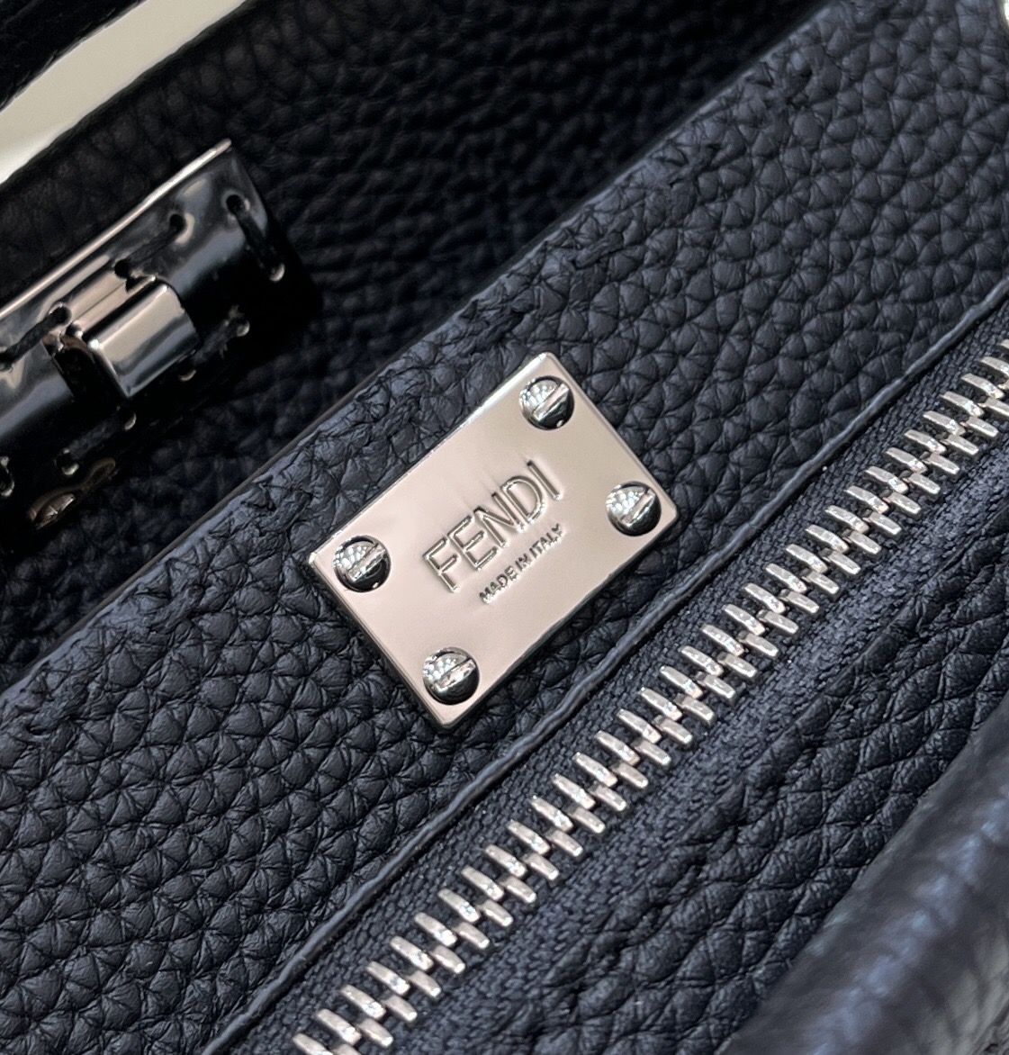 Fendi O'Lock Zipper - Replicaclubs